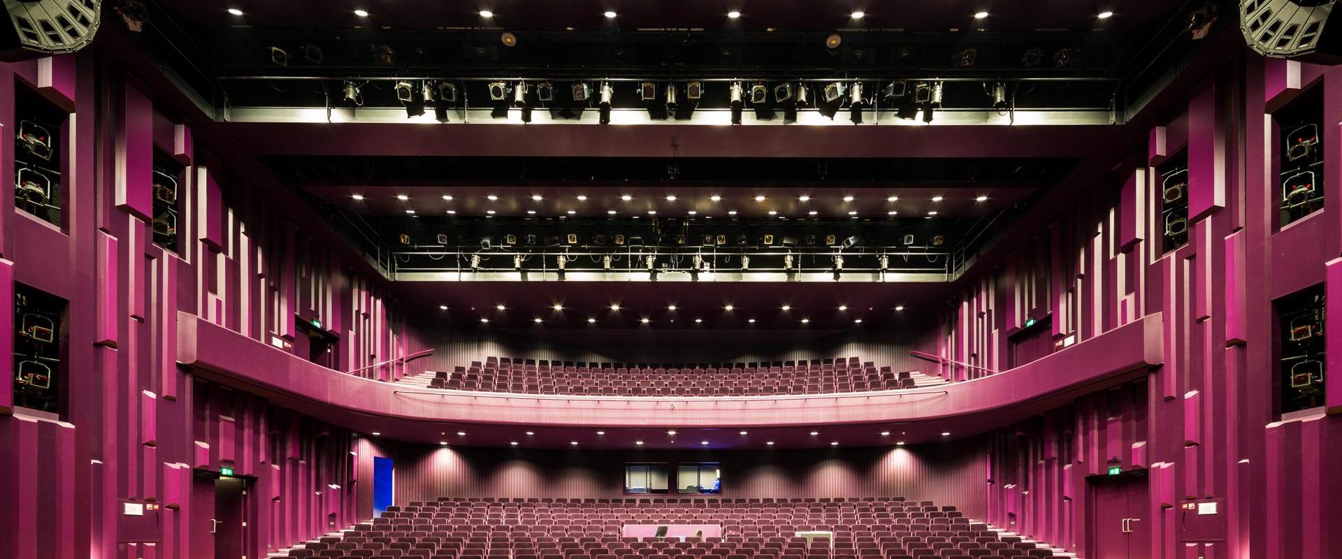 Grote zaal, Foto van de Grote Zaal van Theater de Stoep gezien vanaf het podium