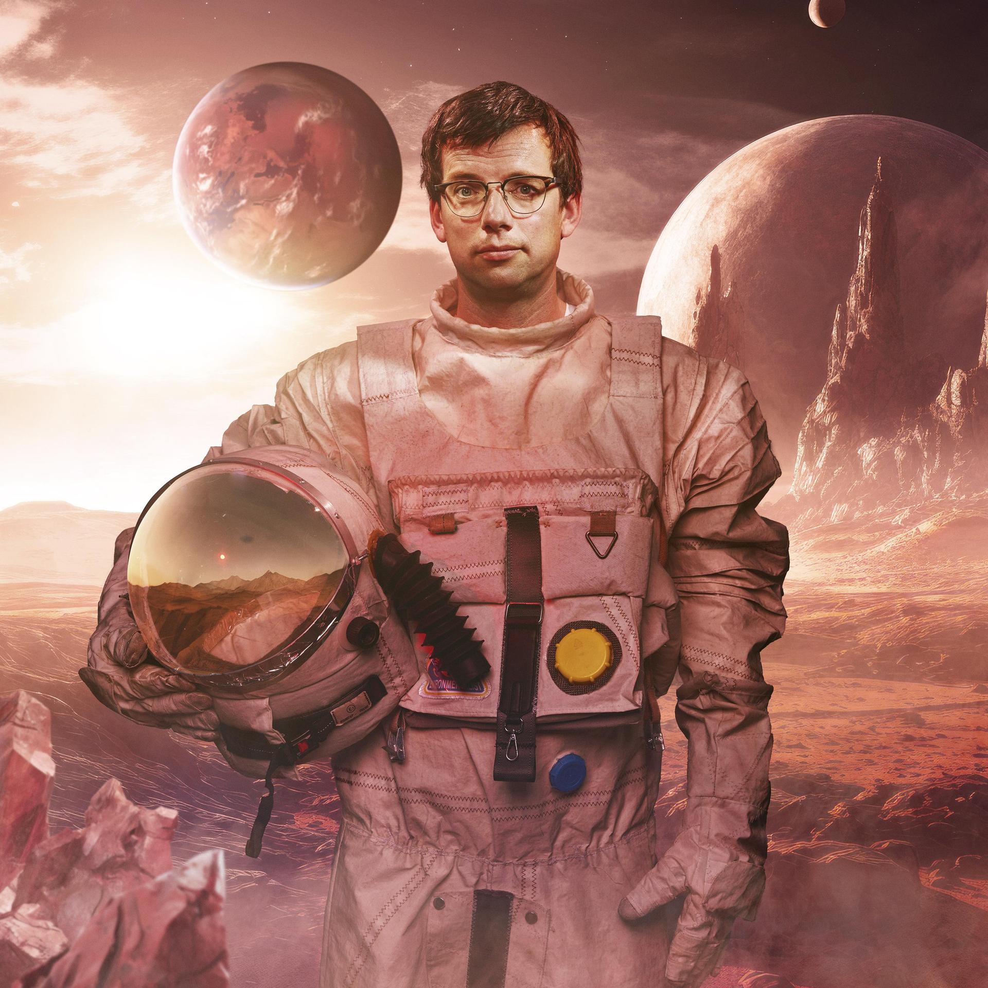 Pieter Derks, Promotiefoto van Pieter in ruimtepak tussen de planeten