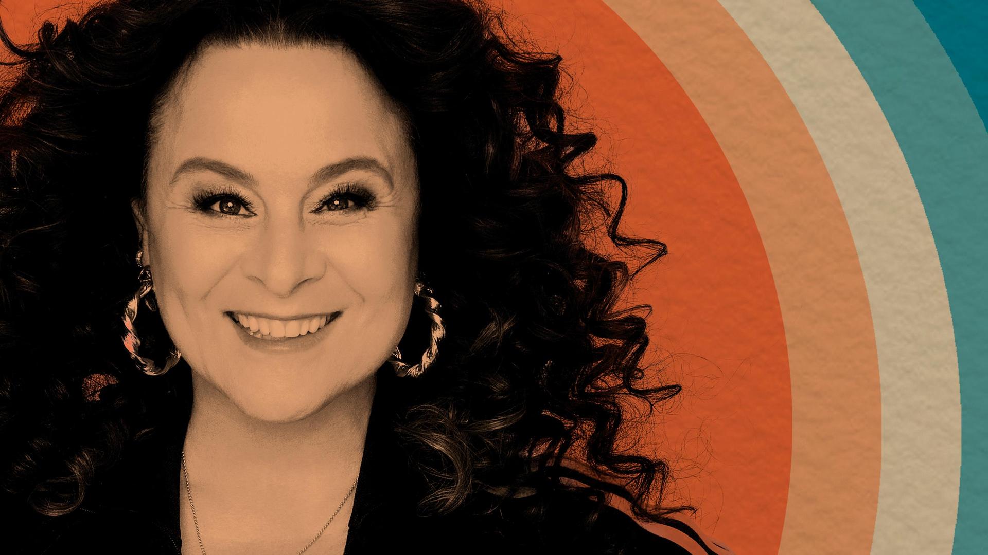 Trijntje Oosterhuis, Promotiefoto van Trijntje Oosterhuis tegen een achtergrond van gekleurde cirkels