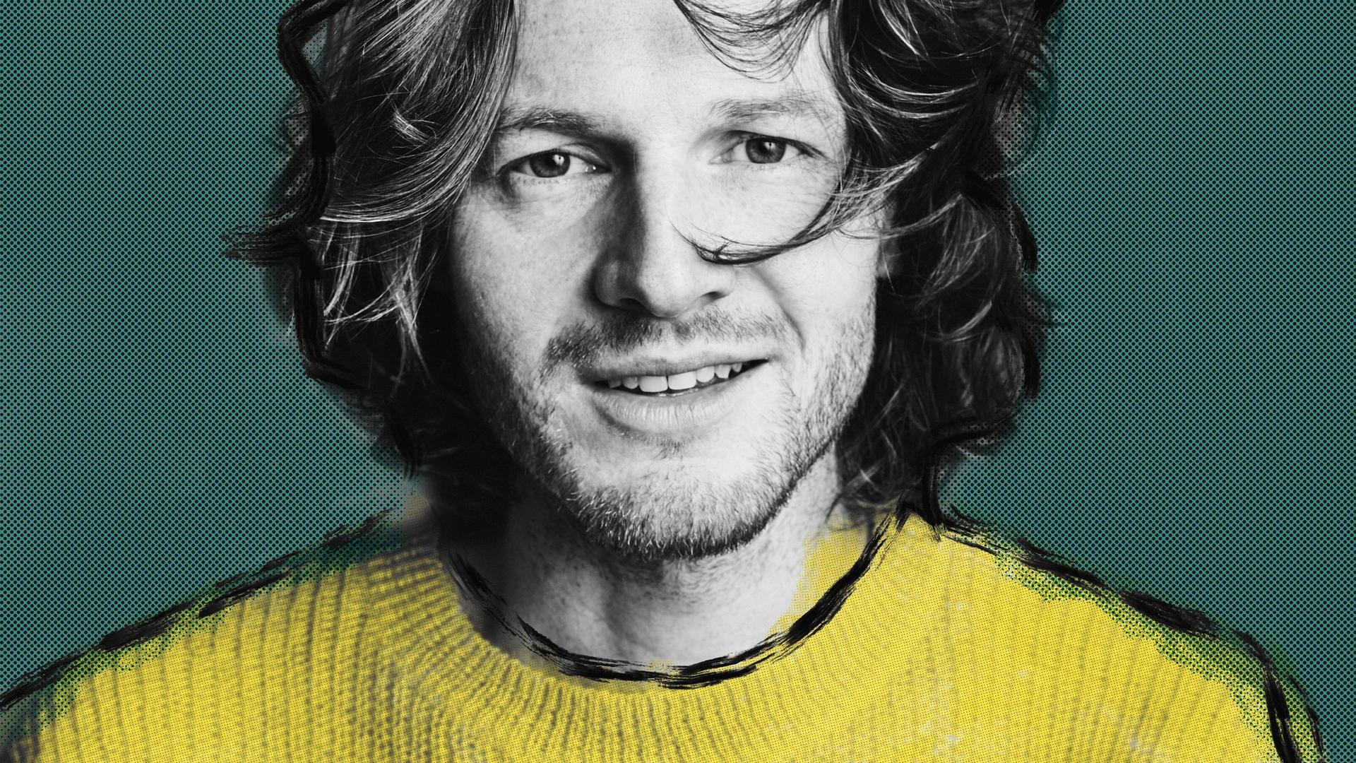 Guido Spek, Promotiefoto van Guido Spek - Guido tegen groene achtergrond met gele trui aan met zijn naam daarop
