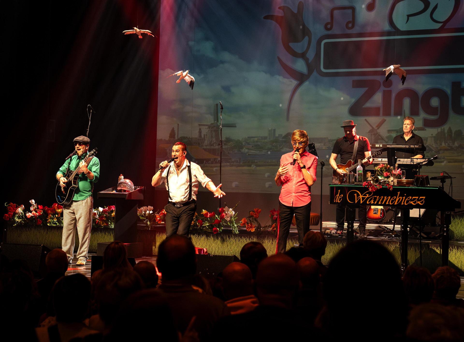 Foto van Meezingfeest Spijkenisse Zingt met de Wannebiezz