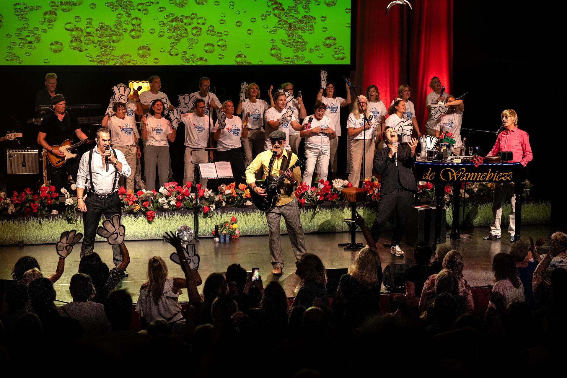 Foto van Meezingfeest Spijkenisse Zingt met de Wannebiezz
