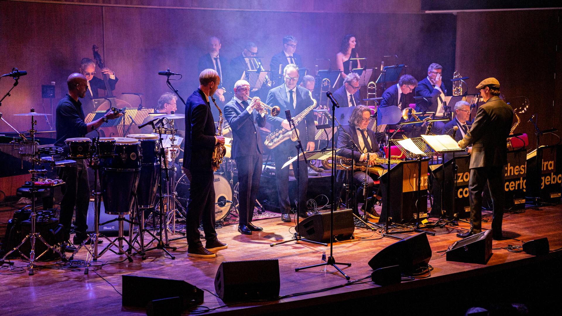 Jazz Orchestra of the Concertgebouw, Promotiefoto van Jazz Orchestra of the Concertgebouw op het podium