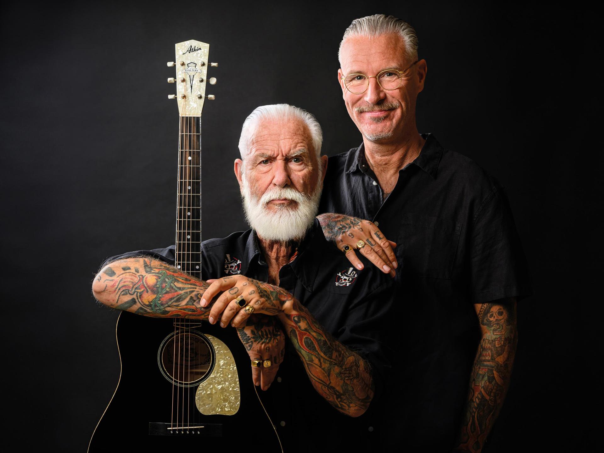 PA, Promotiefoto van de voorstelling Pa van Solo Stories. Eric Corton met een vader