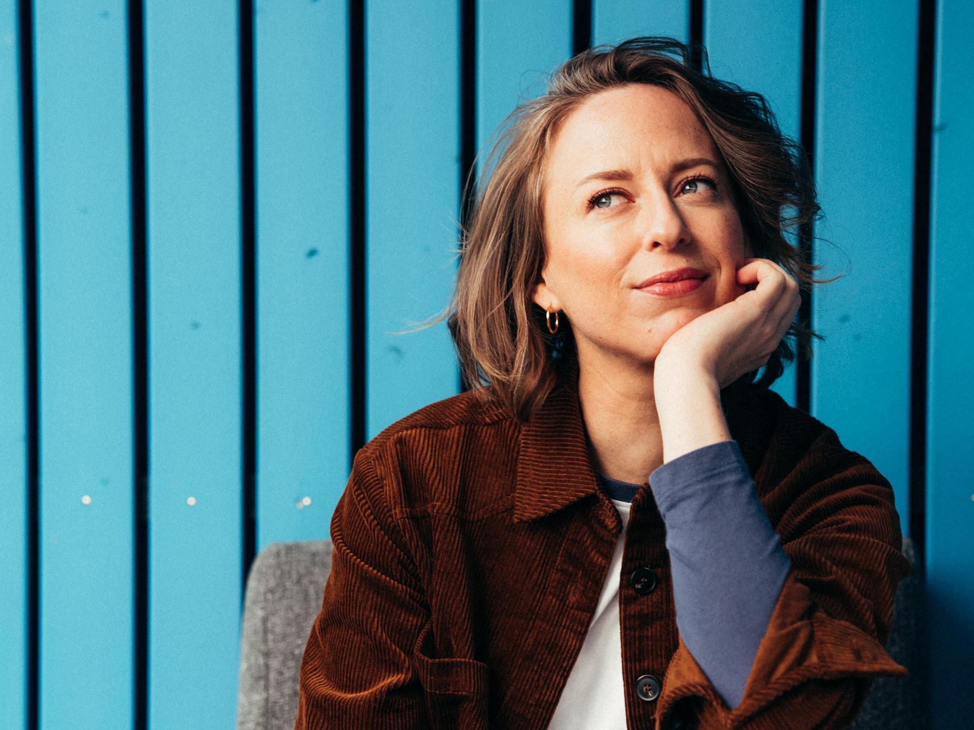 Stephanie Struijk, Promotie van Stéphanie Struijk zittend voor een lichtblauwe wand