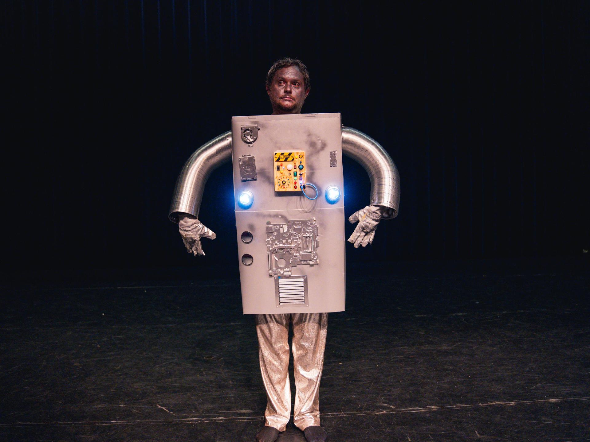 Diederik Jekel, Promotiefoto van Diederik Jekel in een zilveren robotpak