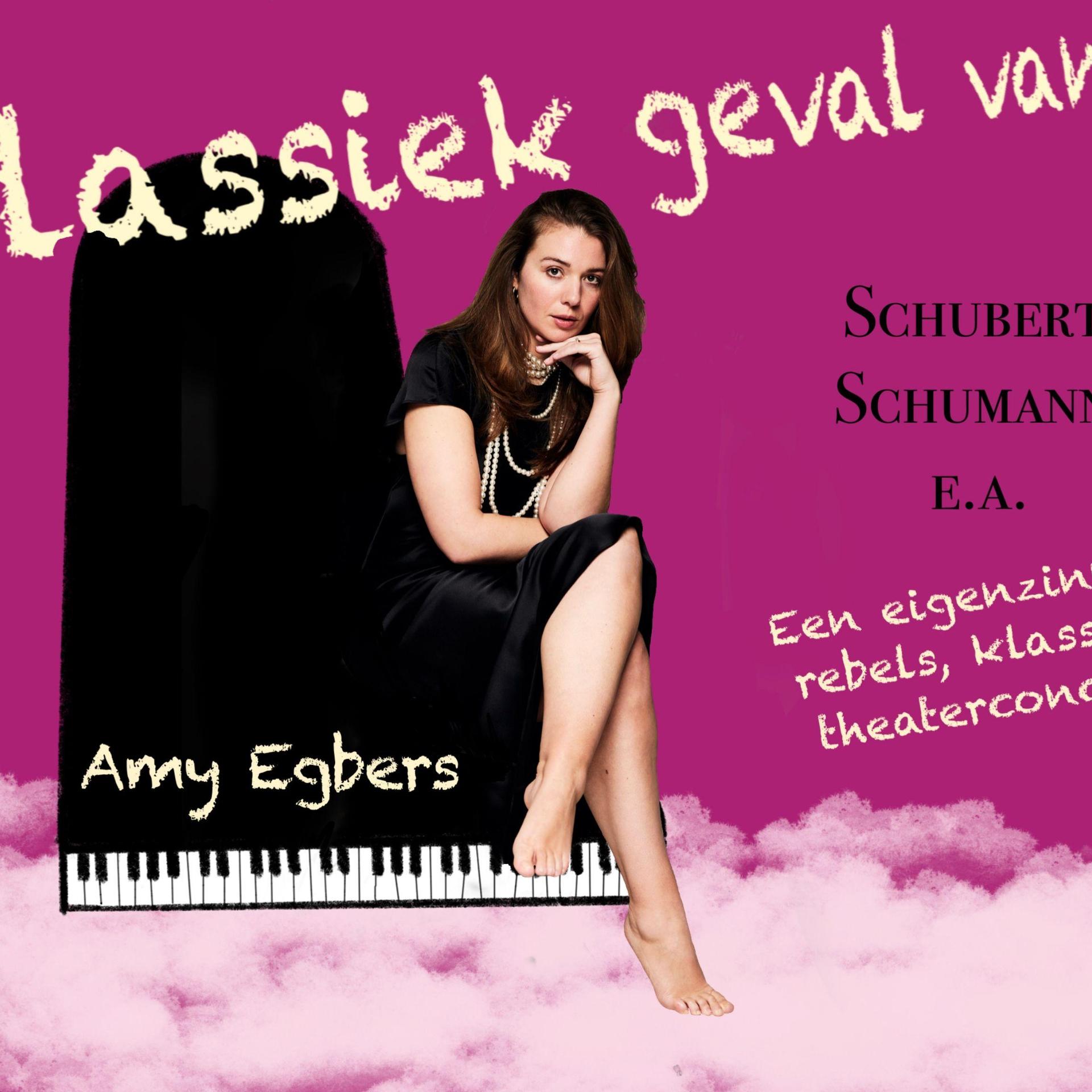 Amy Egbers, Promtiefoto van Amy Egbers tegen een roze achtergrond met een piano en wolken erop