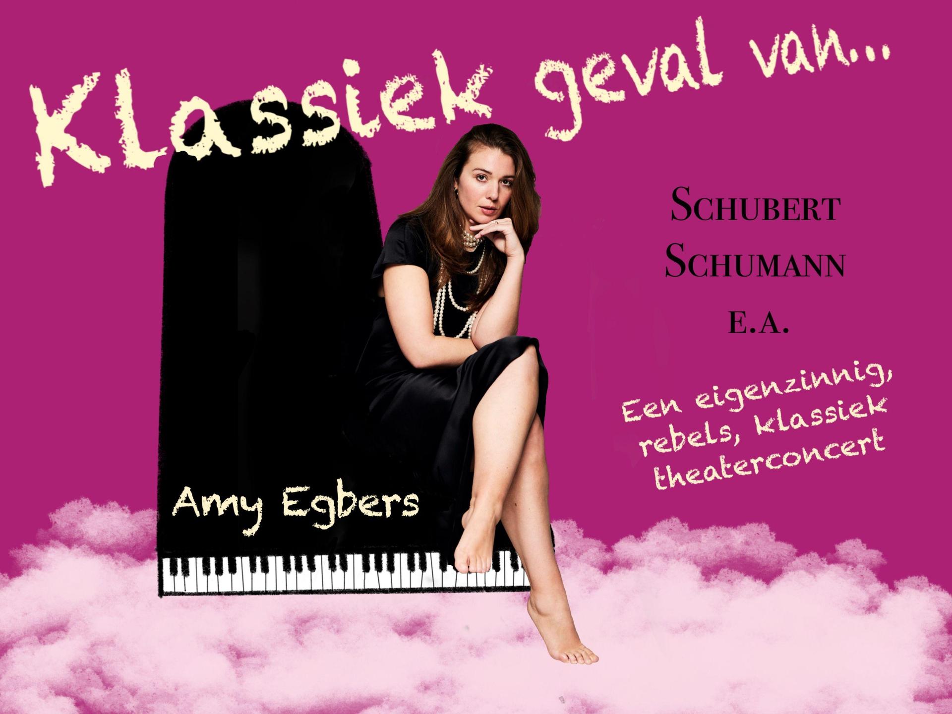 Amy Egbers, Promtiefoto van Amy Egbers tegen een roze achtergrond met een piano en wolken erop