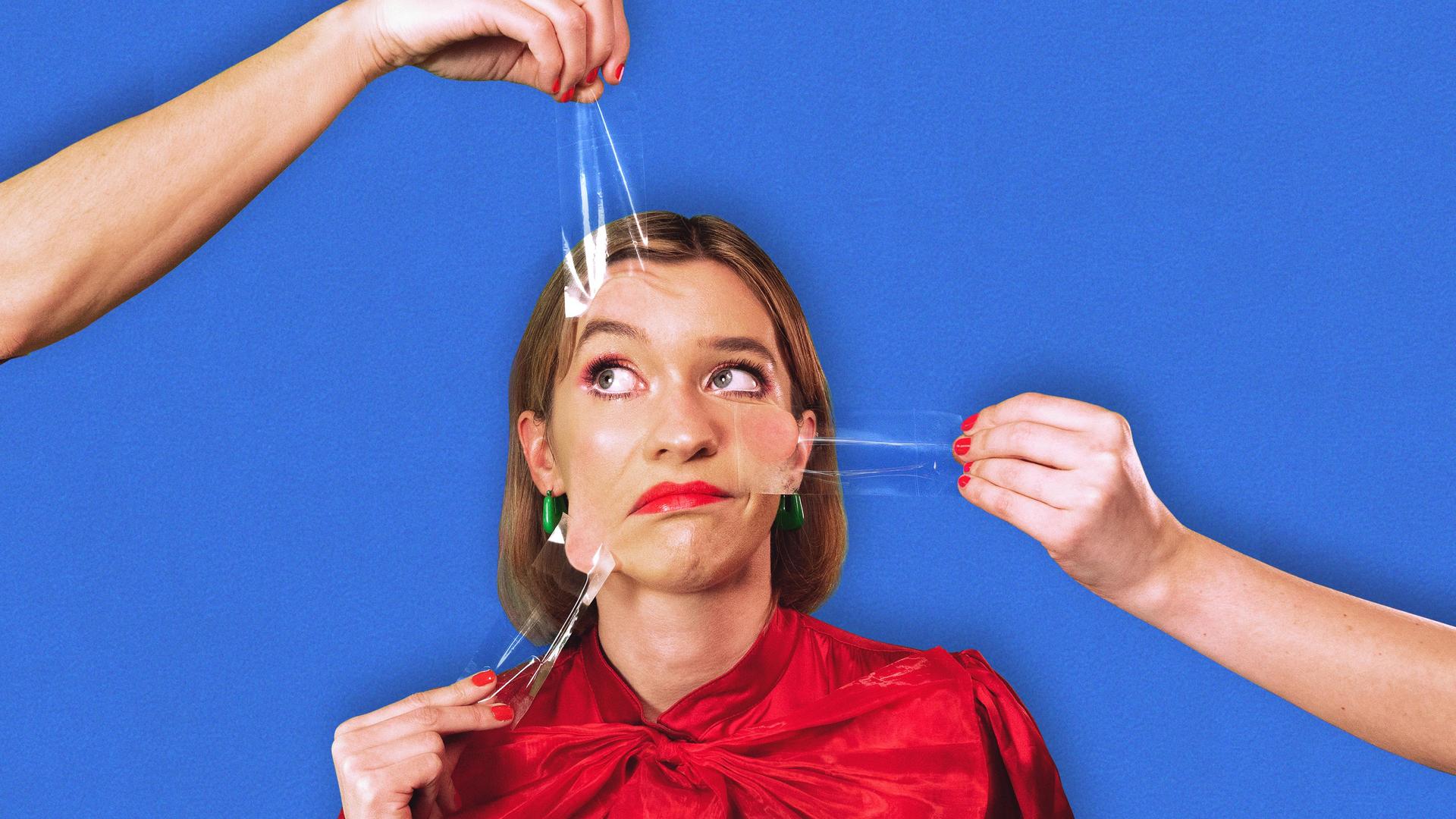 Juliet, Promotiefoto van Juliet met plakband aan haar gezicht dat er wordt afgetrokken door meerdere handen