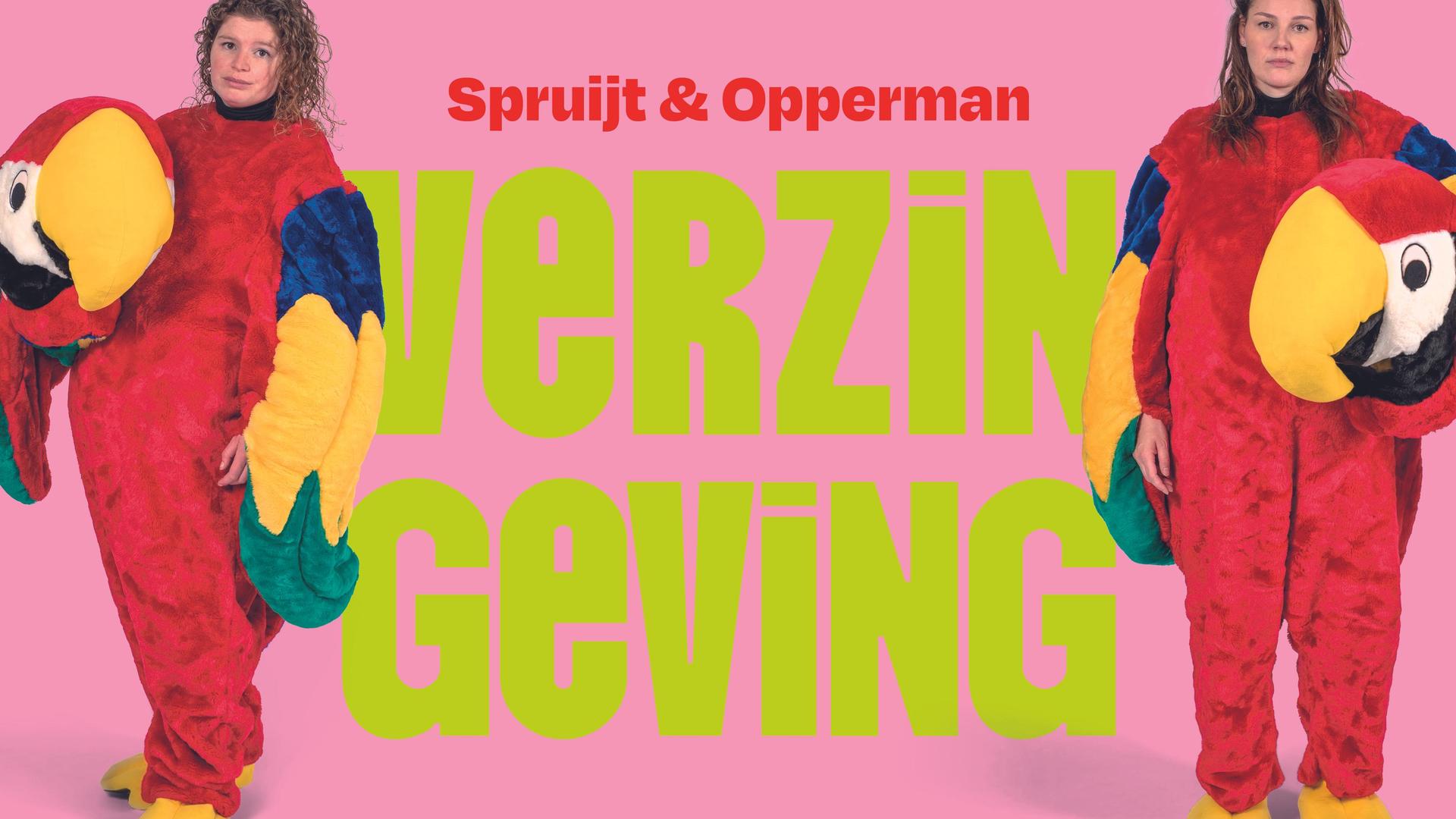 Spruijt & Opperman, Promotiefoto van Spruijt en Opperman in papegaaienpakken met de titel Verzingeving erop