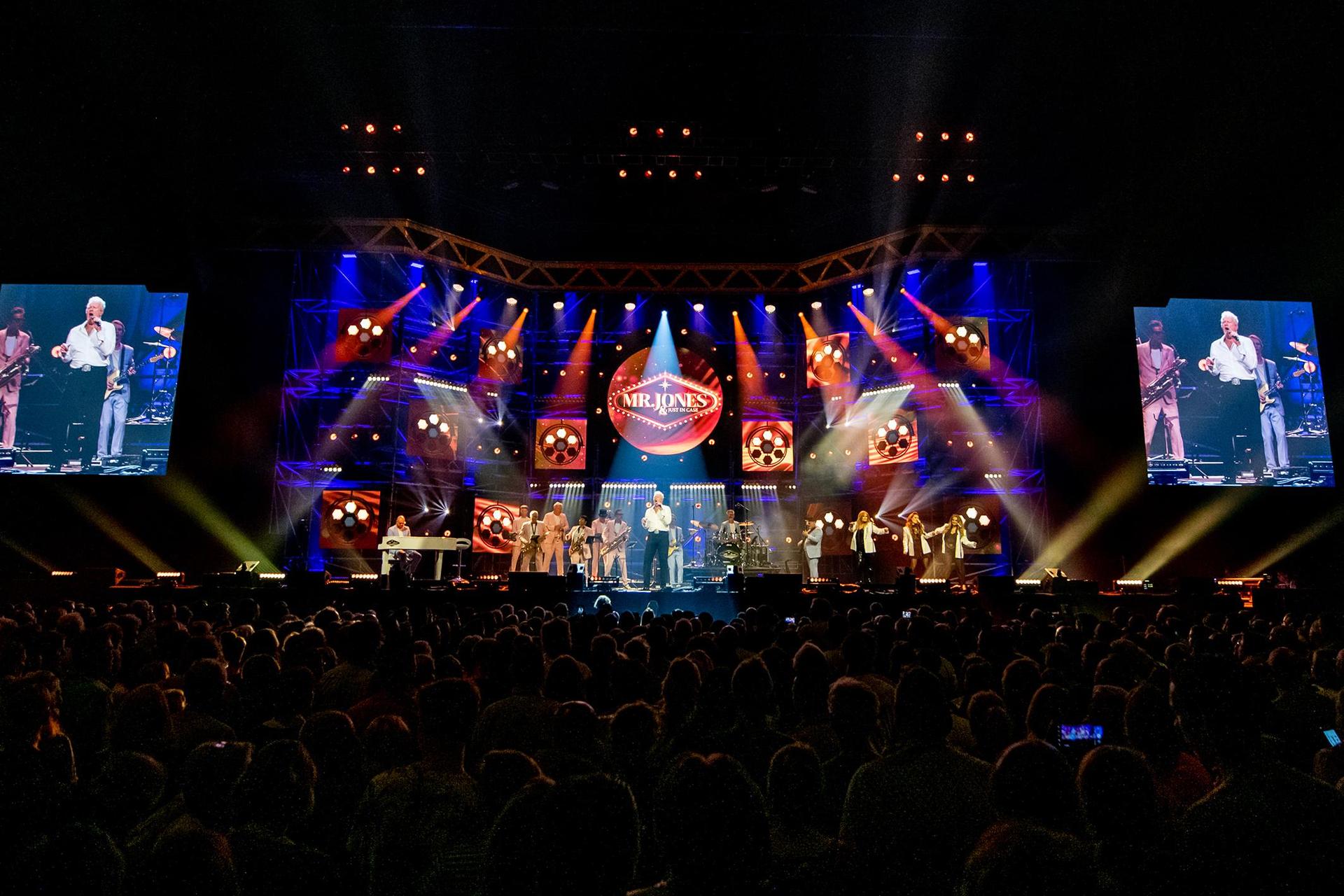 Foto bj Mr Jones & Just in Case - band op het podium tijdens een optreden