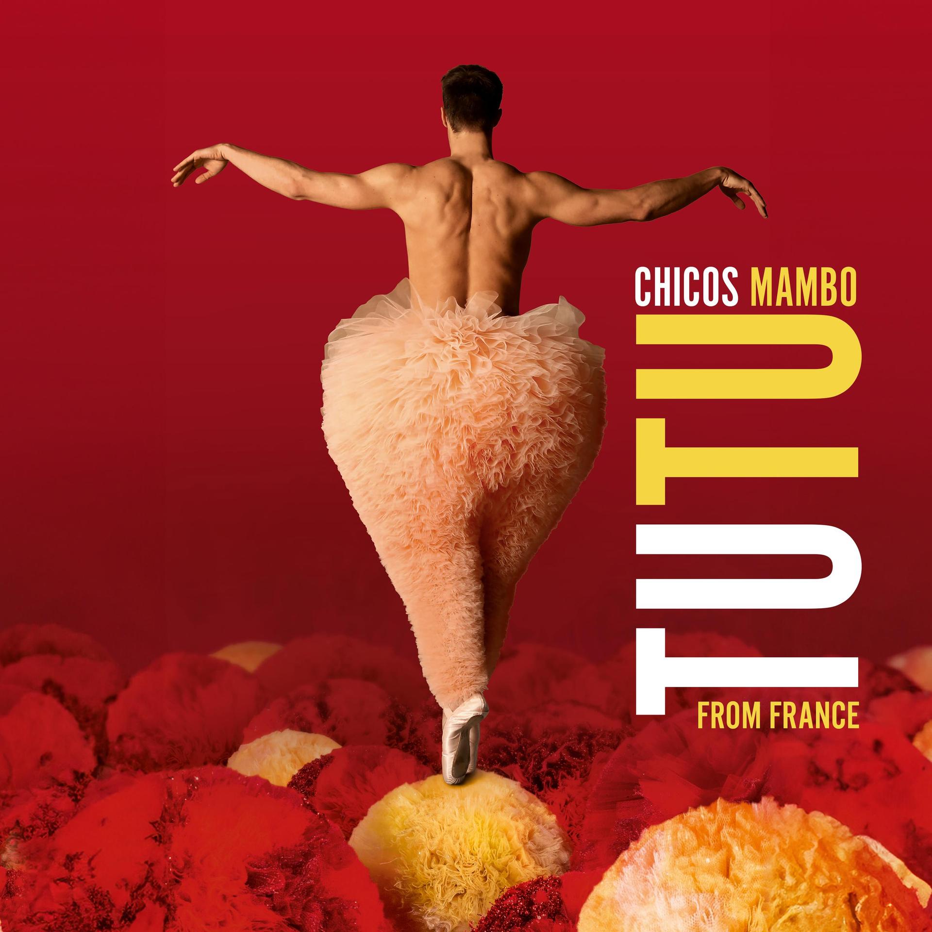 Chicos Mambo, Promotiefoto van Chicos Mambo - man met taps toelopende tutu tot zijn enkels tegen rode achtergrond