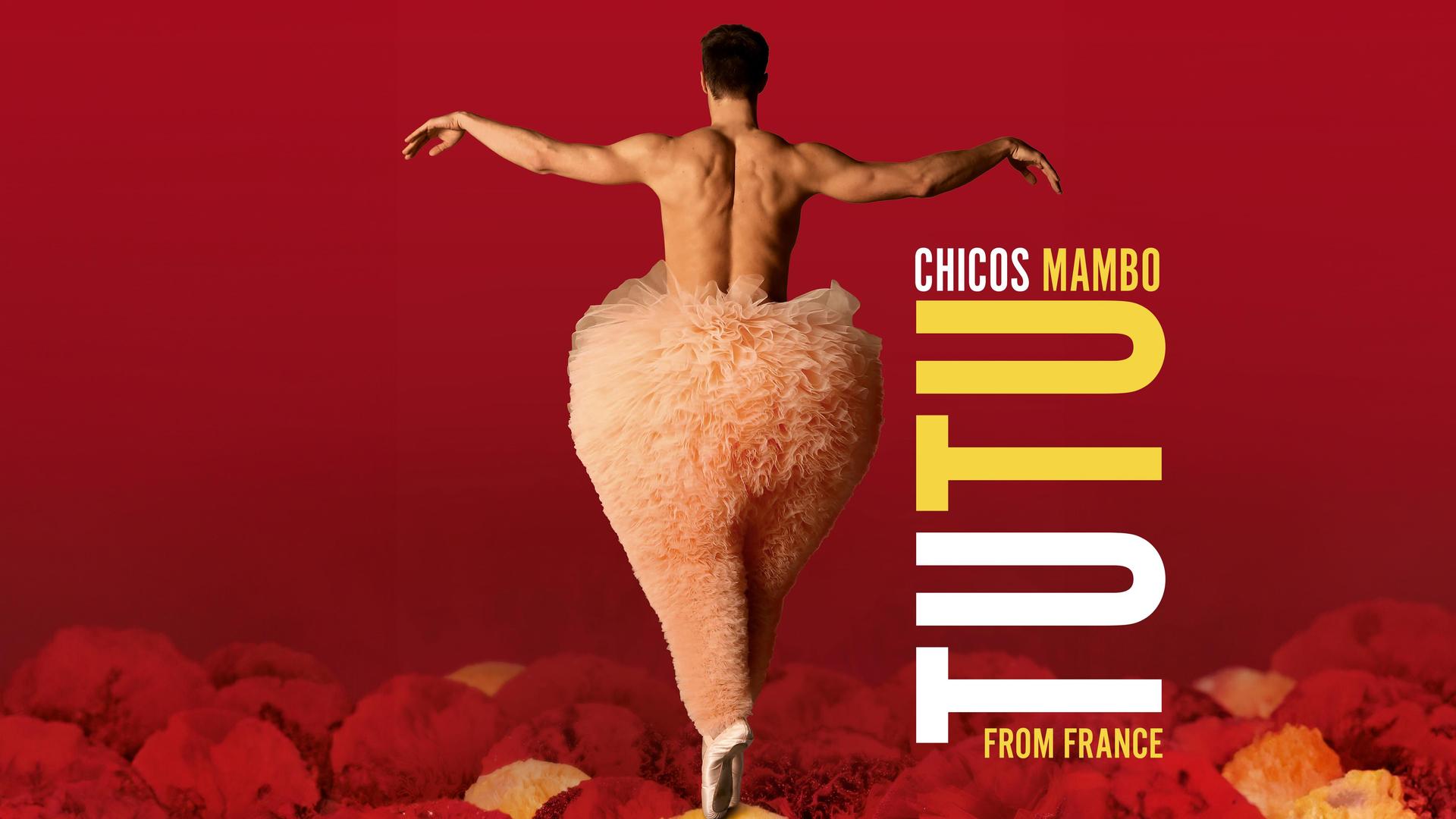 Chicos Mambo, Promotiefoto van Chicos Mambo - man met taps toelopende tutu tot zijn enkels tegen rode achtergrond