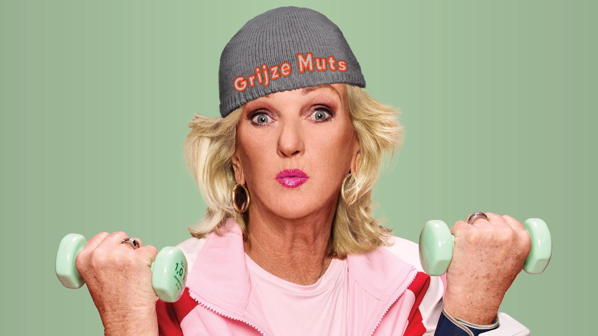 Tineke Schouten, Promotiefoto van Tineke Schouten als sportvrouw met gewichten, groot sporthorloge en grijze muts op