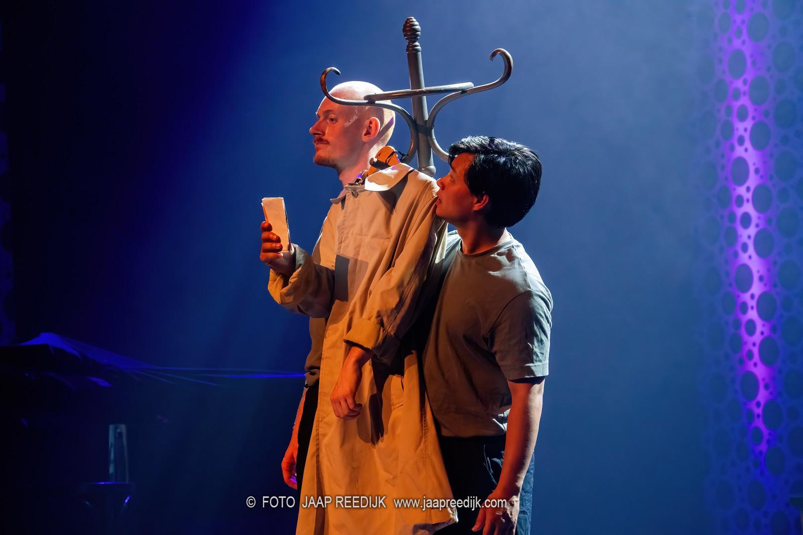 scènefoto's van Niek & Guy tijdens de seizoenspresentatie