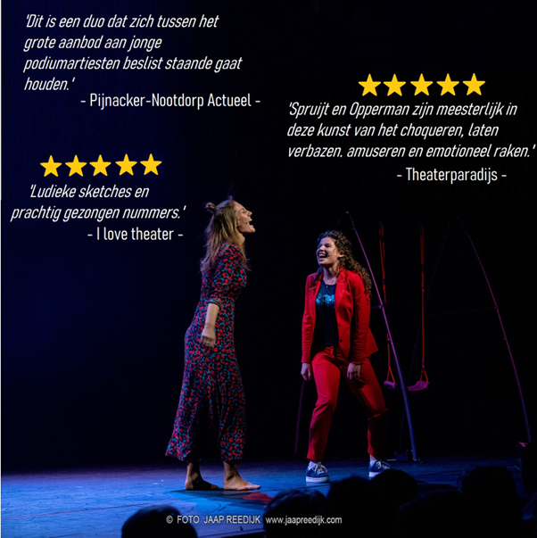 Scènefoto van Spruijt & Opperman met daarop 3 recensiequotes