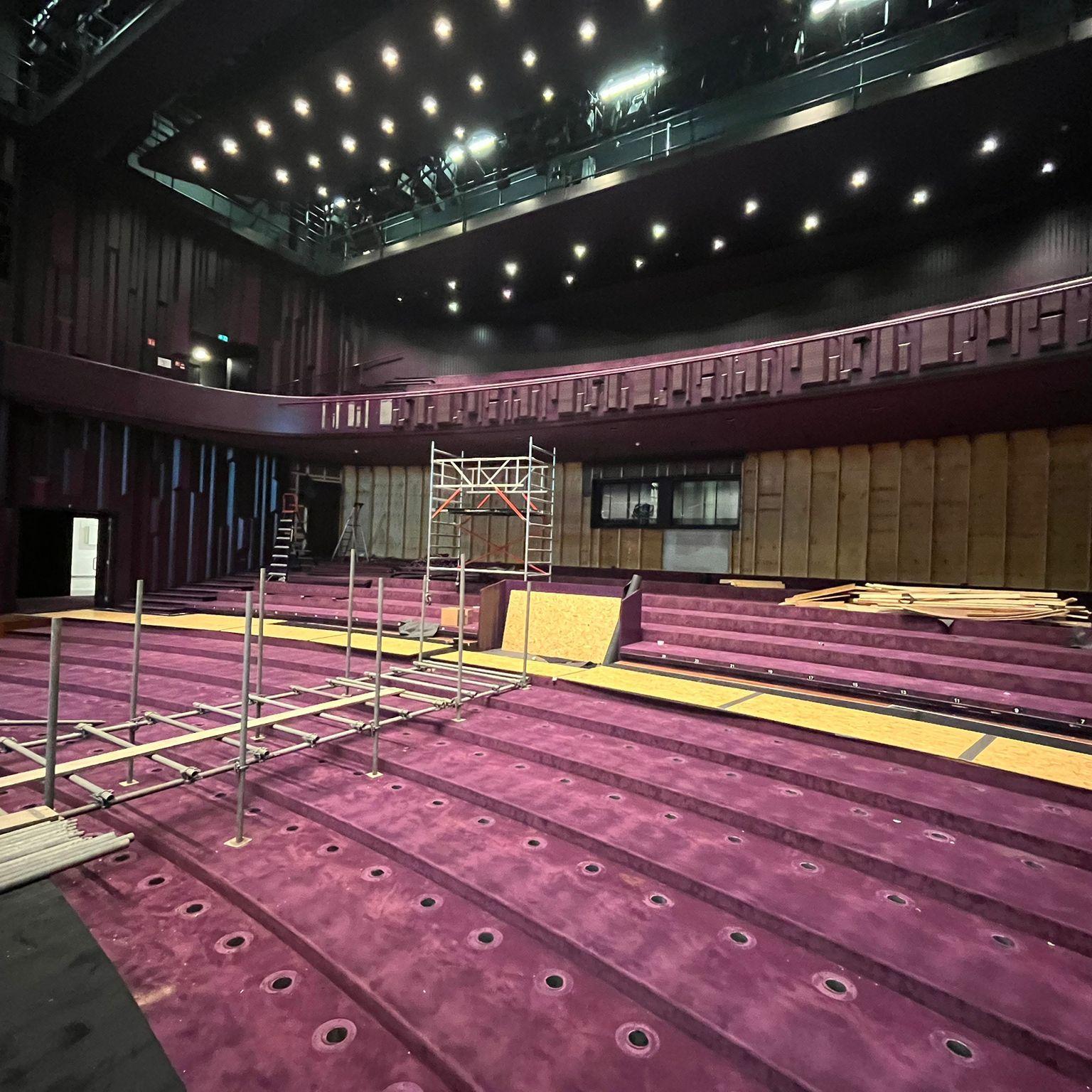 Verbouwing Theater de Stoep, Foto's van de verbouwing van onze grote zaal en foyer