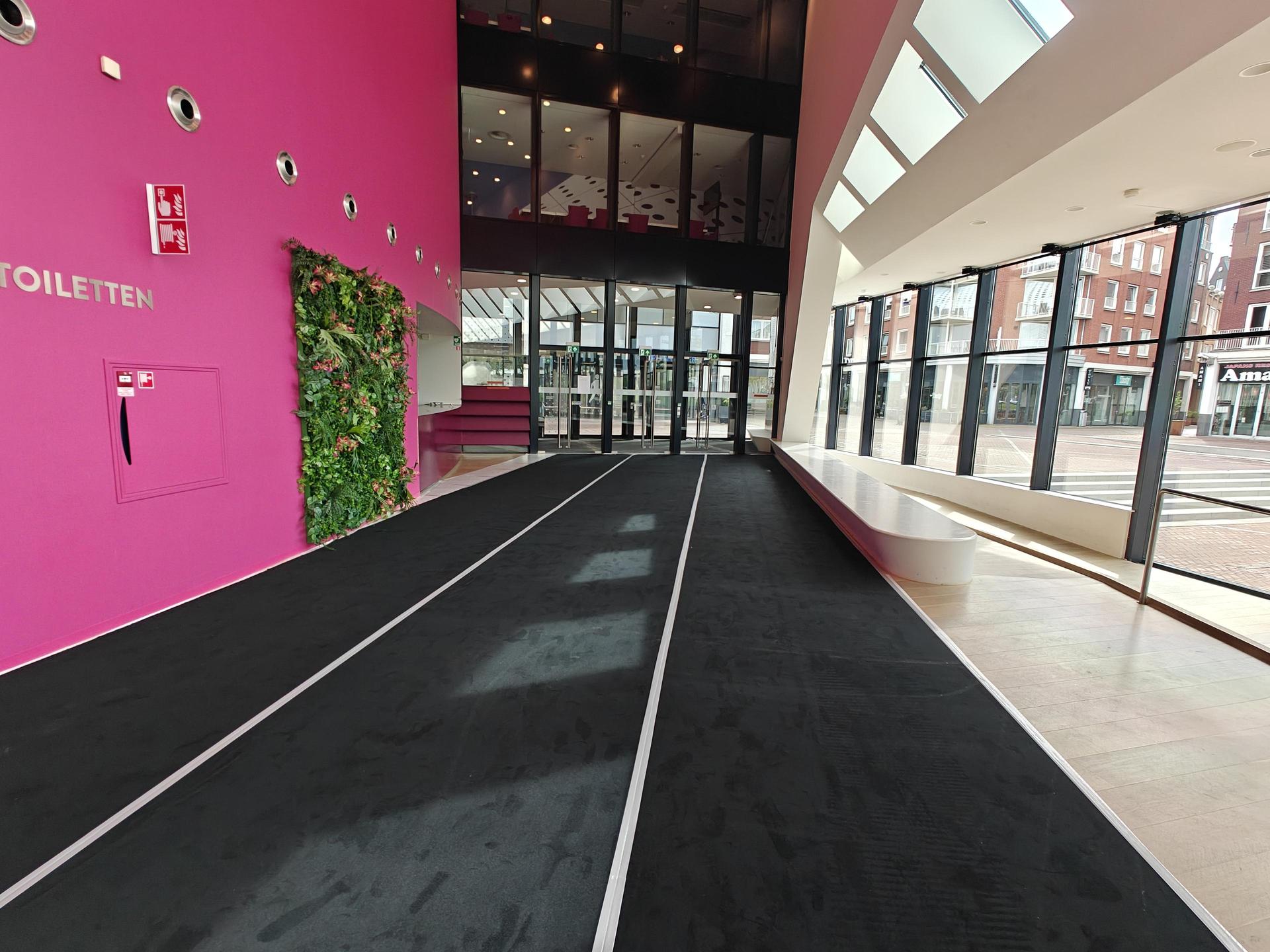 Foto's van de verbouwing van onze grote zaal en foyer