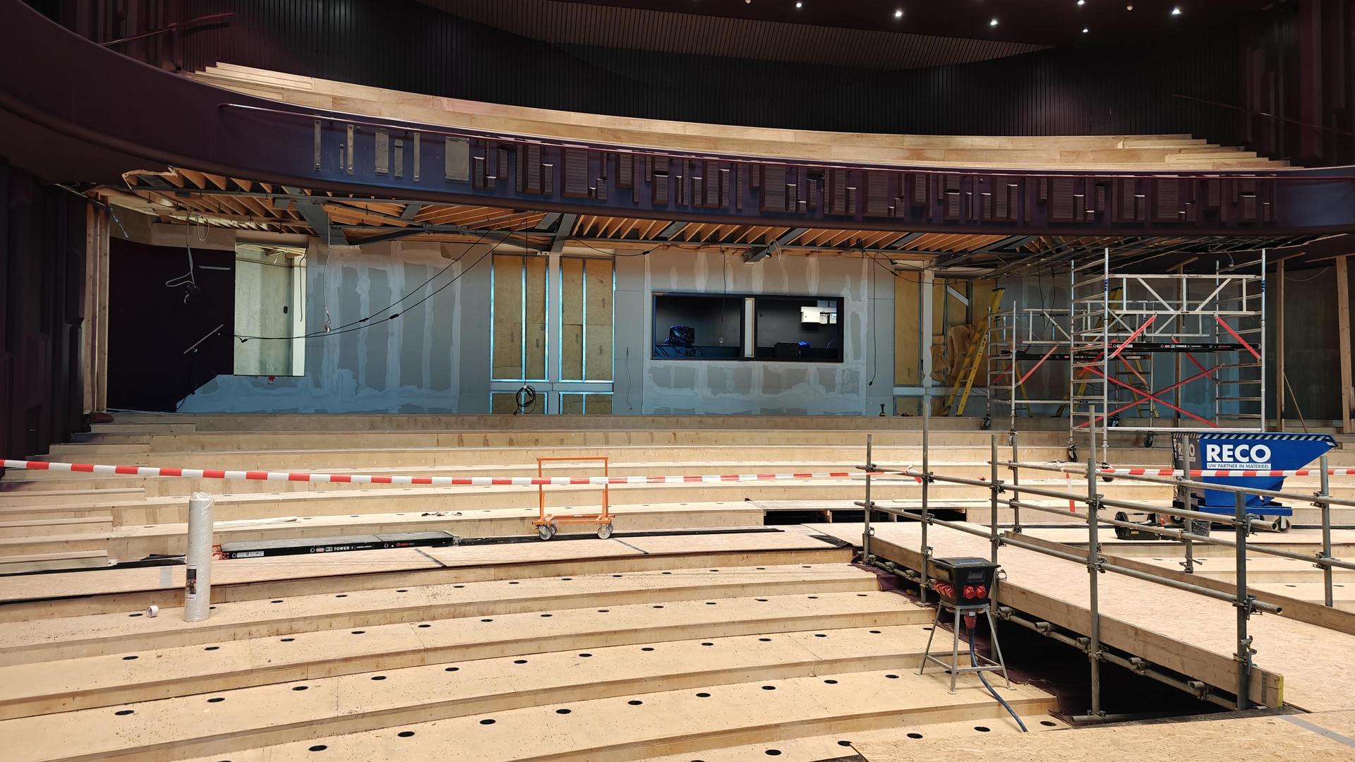 Verbouwing Theater de Stoep, Foto's van de verbouwing van de grote zaal en foyer