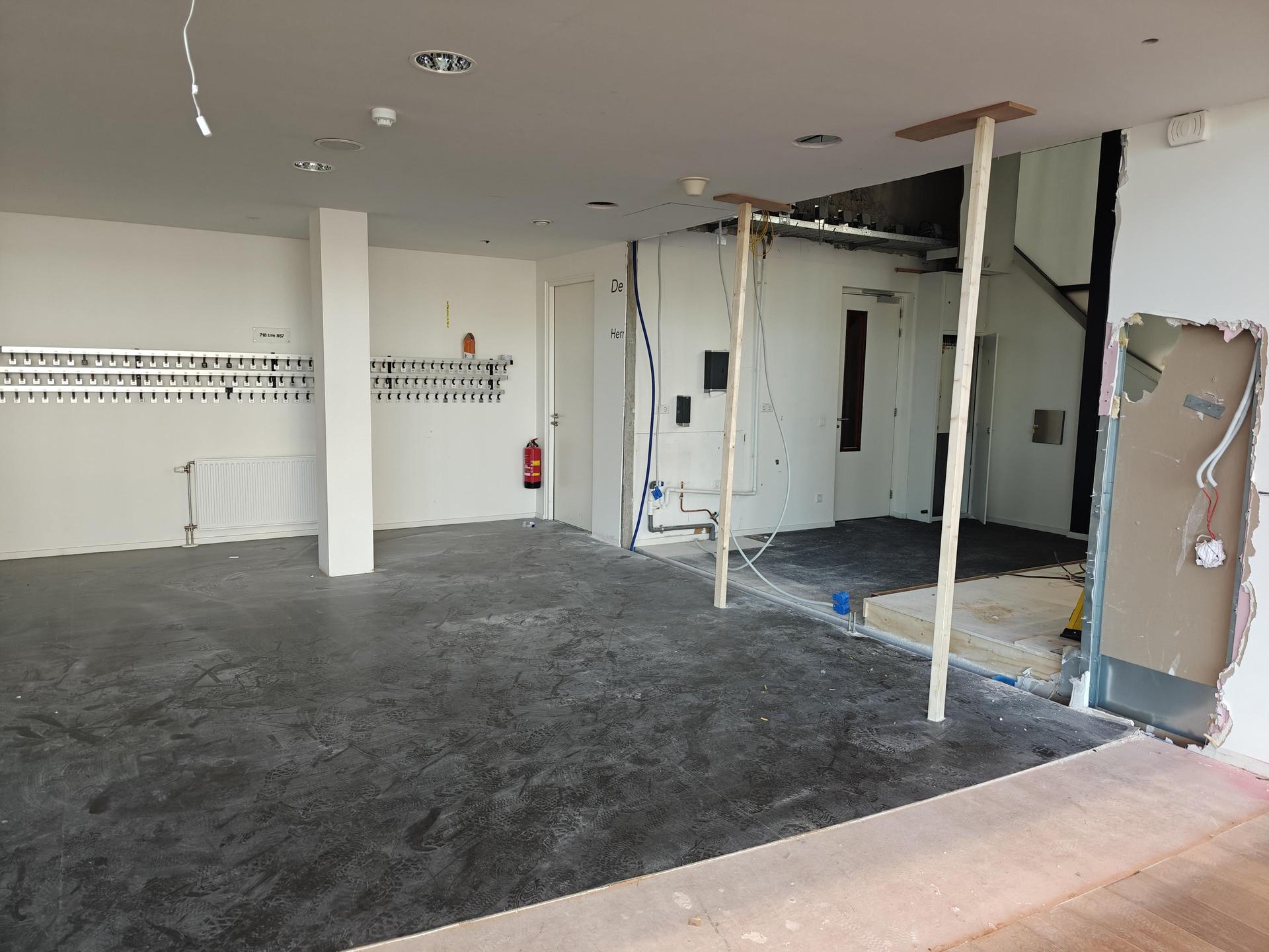 Foto's van de verbouwing van de grote zaal en foyer