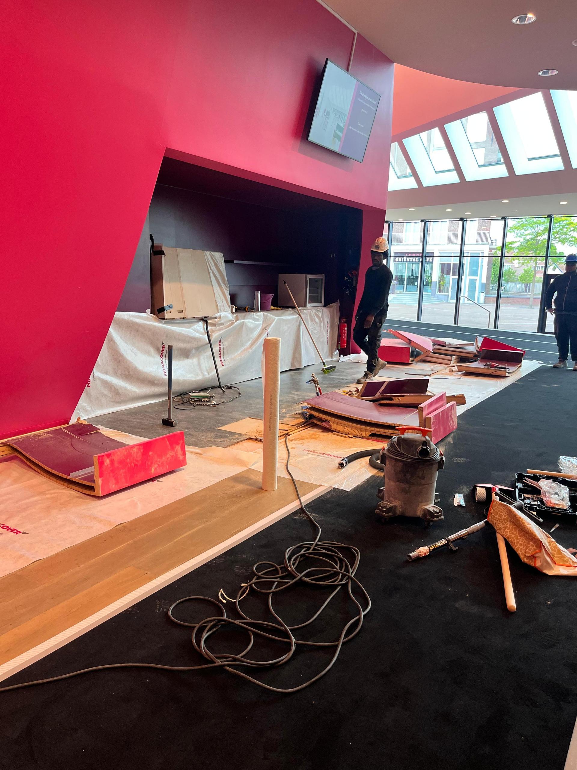 Foto's van de verbouwing van de Grote Zaal en de foyer van Theater de Stoep