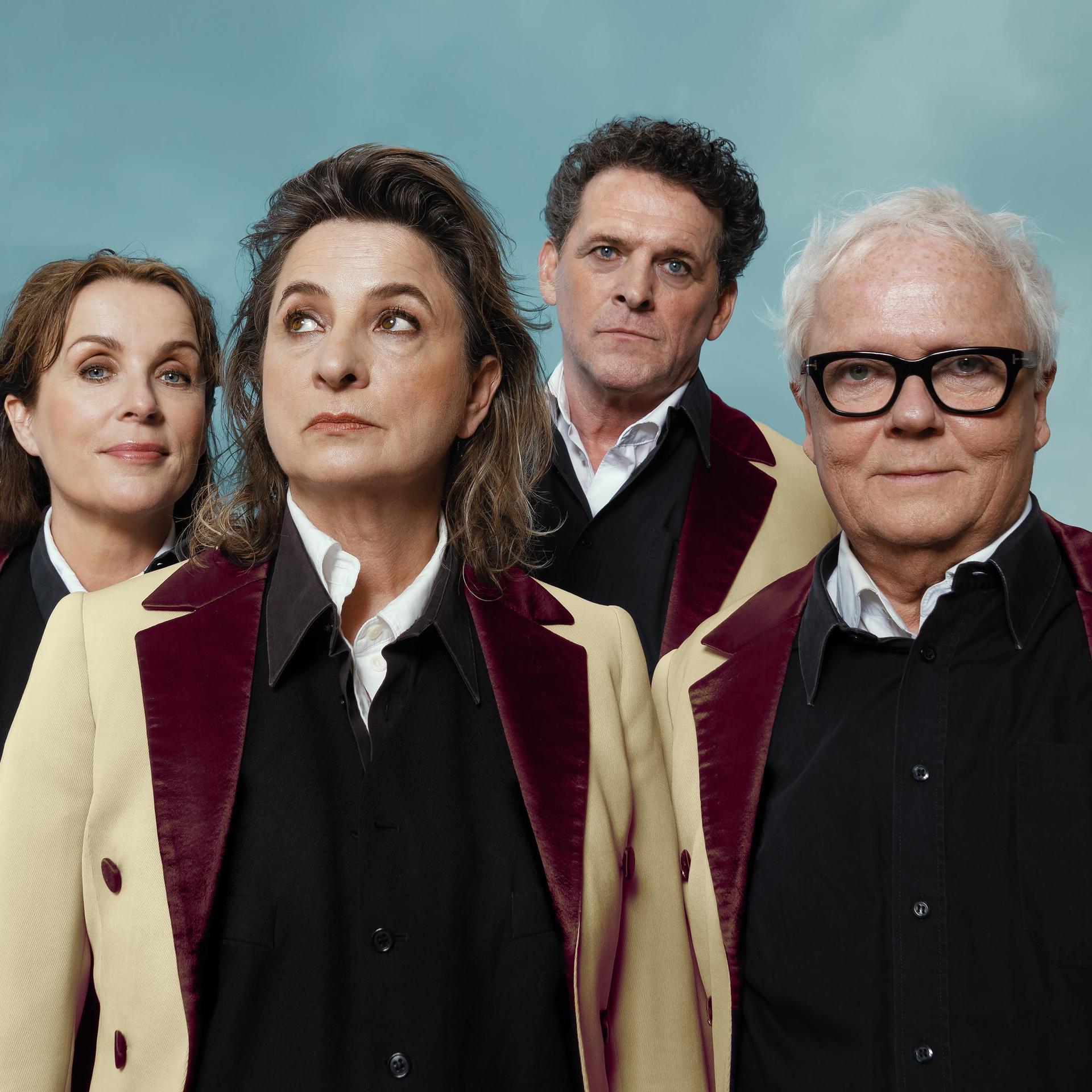 Wat moeten we met Maartje?, Promotiefoto van de cast van Wat moeten we met Maartje met daarop de 4 castleden