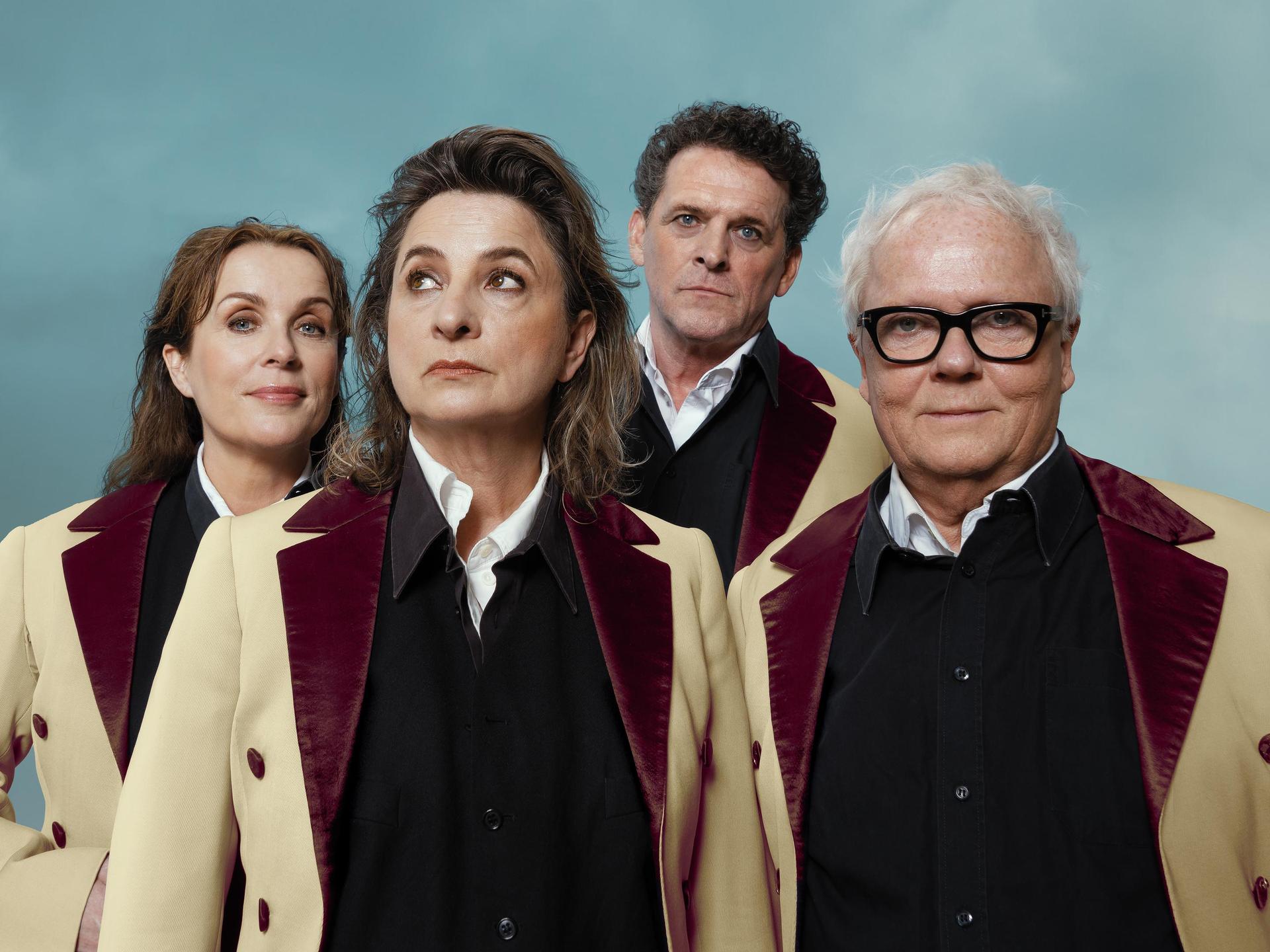 Wat moeten we met Maartje?, Promotiefoto van de cast van Wat moeten we met Maartje met daarop de 4 castleden
