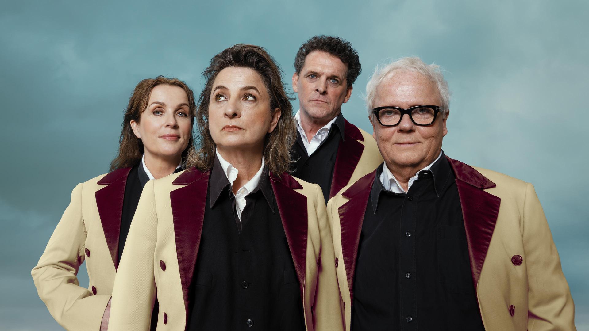 Wat moeten we met Maartje?, Promotiefoto van de cast van Wat moeten we met Maartje met daarop de 4 castleden