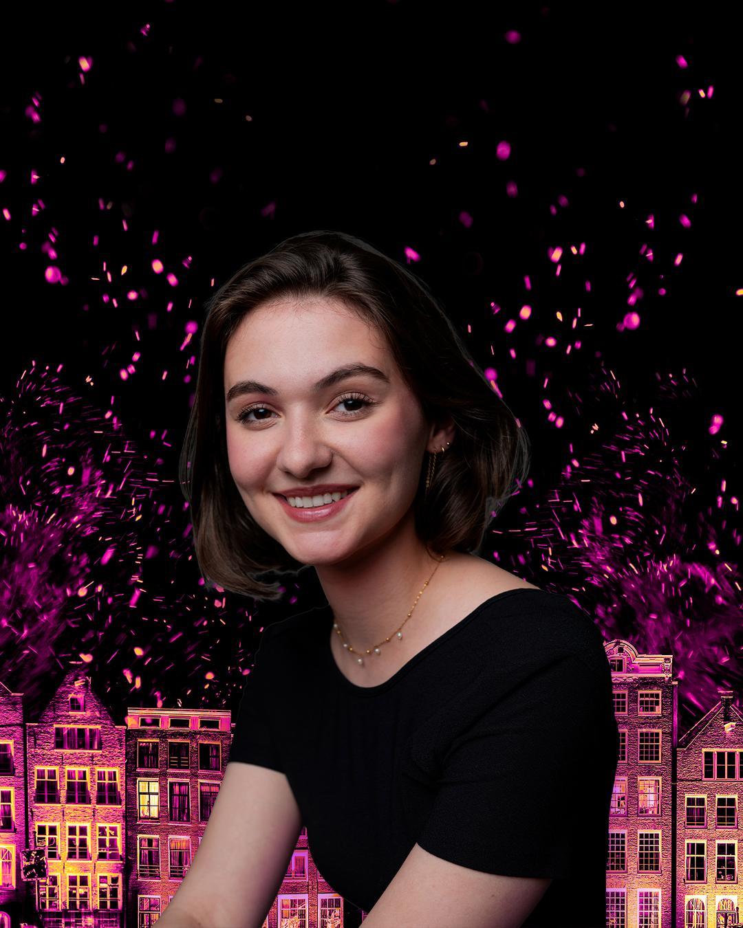 Castfoto van Foxtrot met daarop Melodi Savur