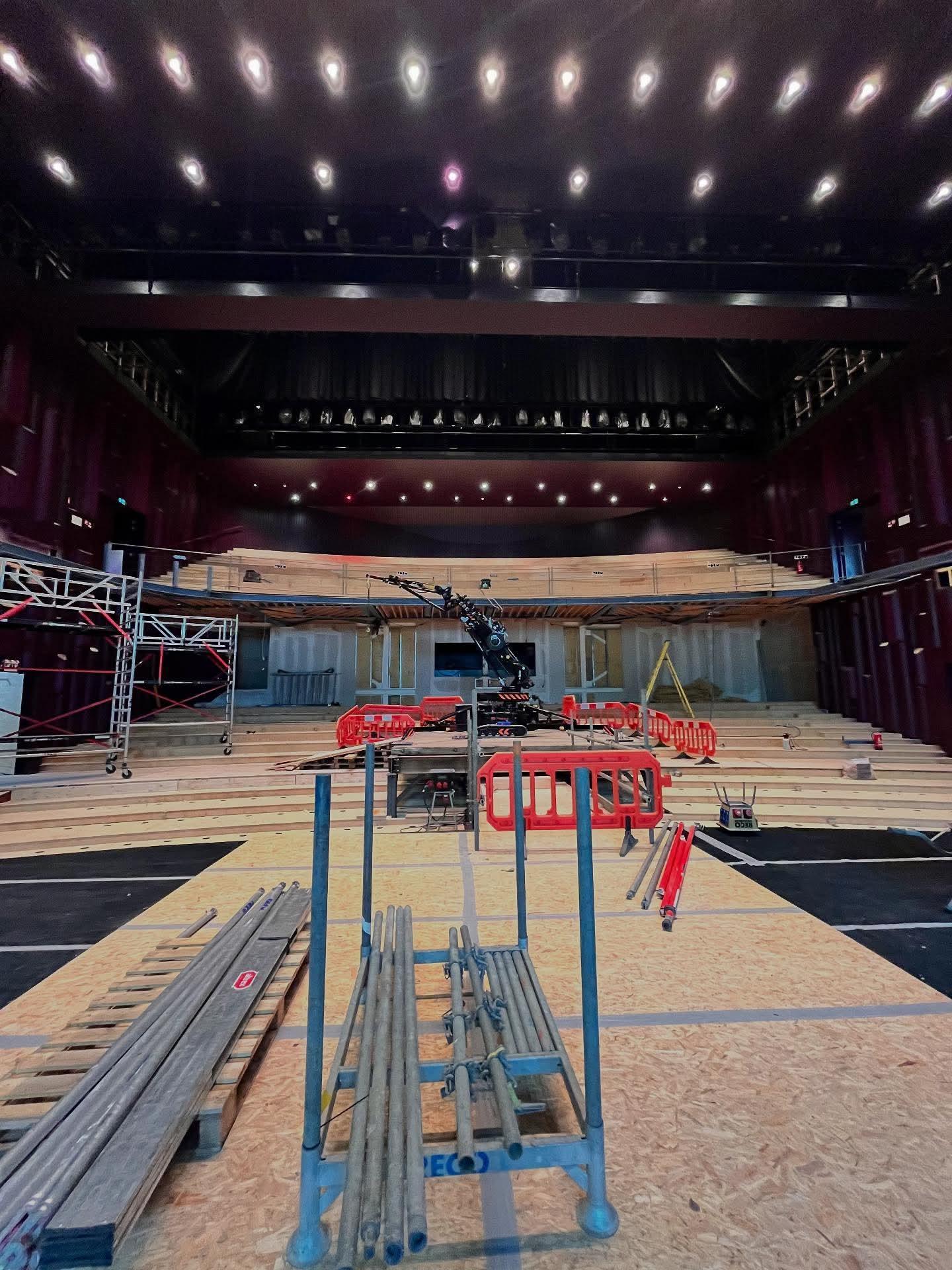 Foto van de verbouwing van de foyer, grote zaal en theatercafé