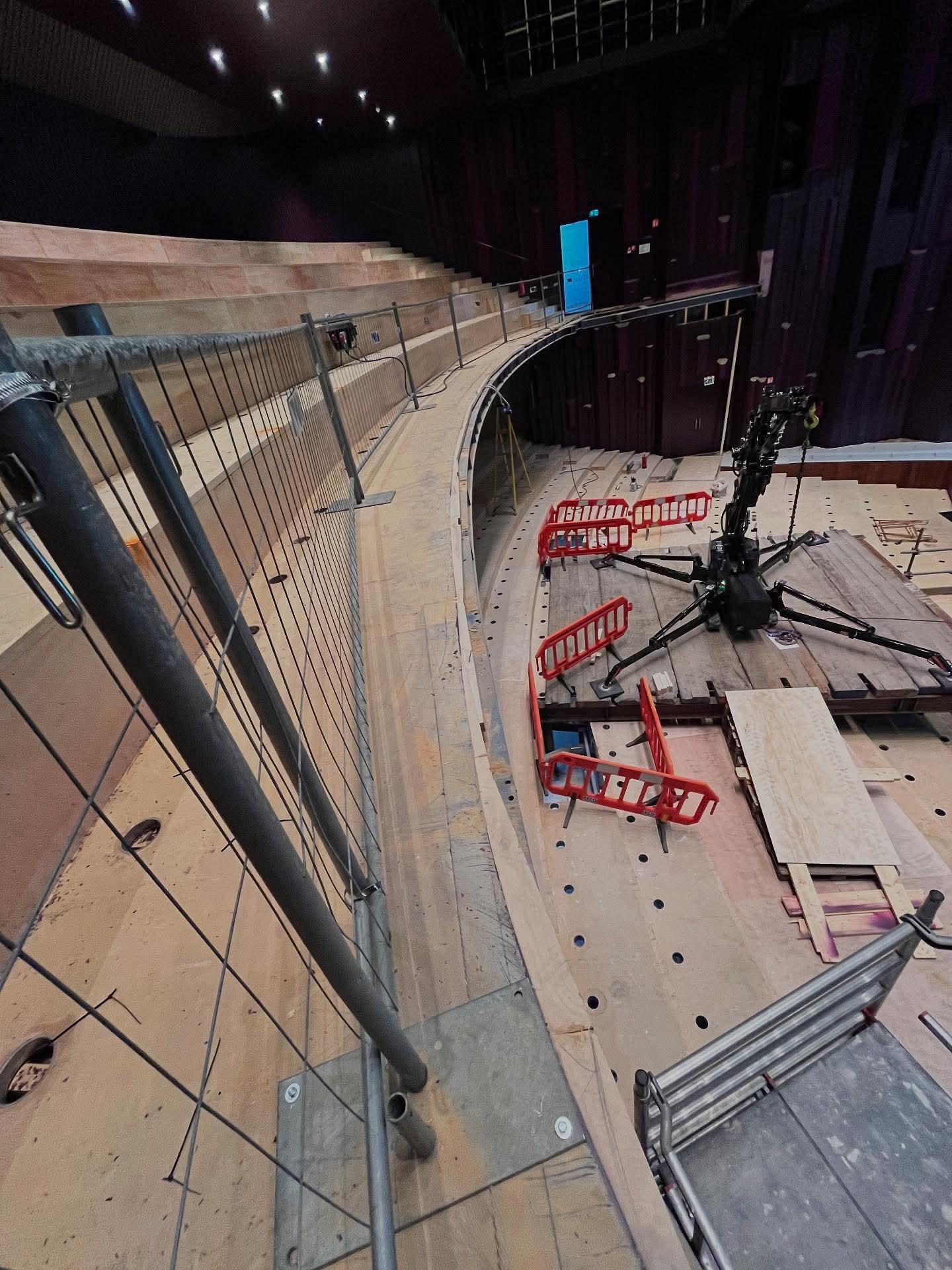 Foto van de verbouwing van de foyer, grote zaal en theatercafé