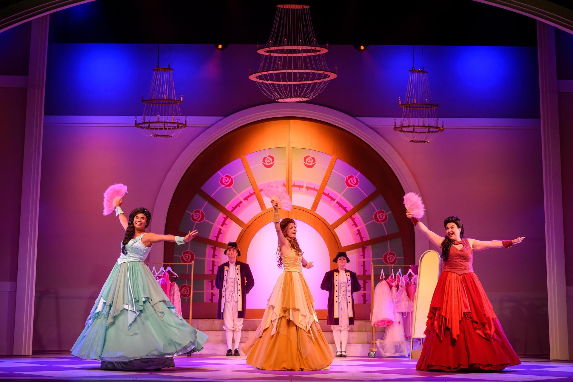 scenebeelden van Doornroosje de musical