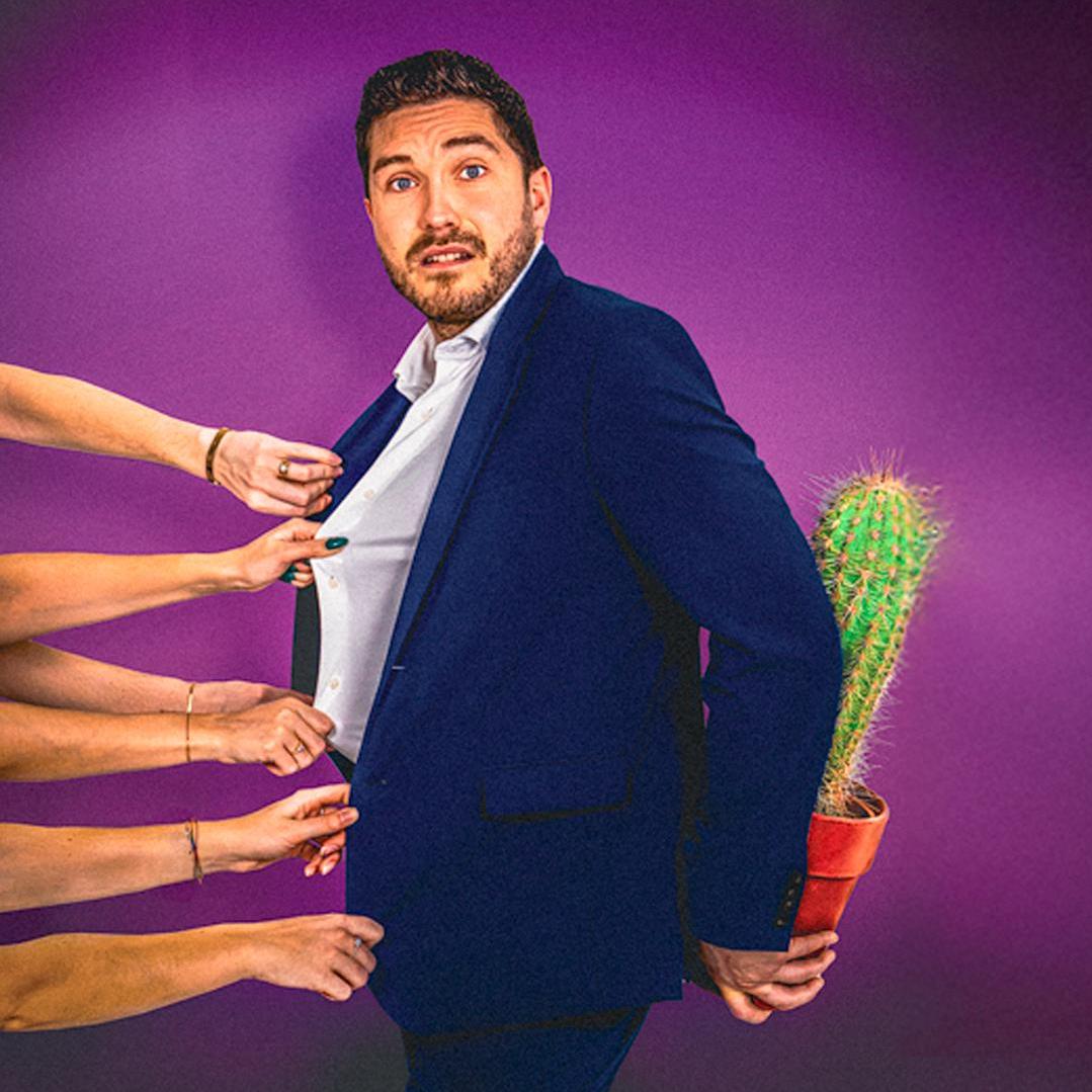 Thijs Lindhout, Promotiebeeld van Thijs Lindhout met een cactus achter zijn rug terwijl handen aan zijn jas trekken