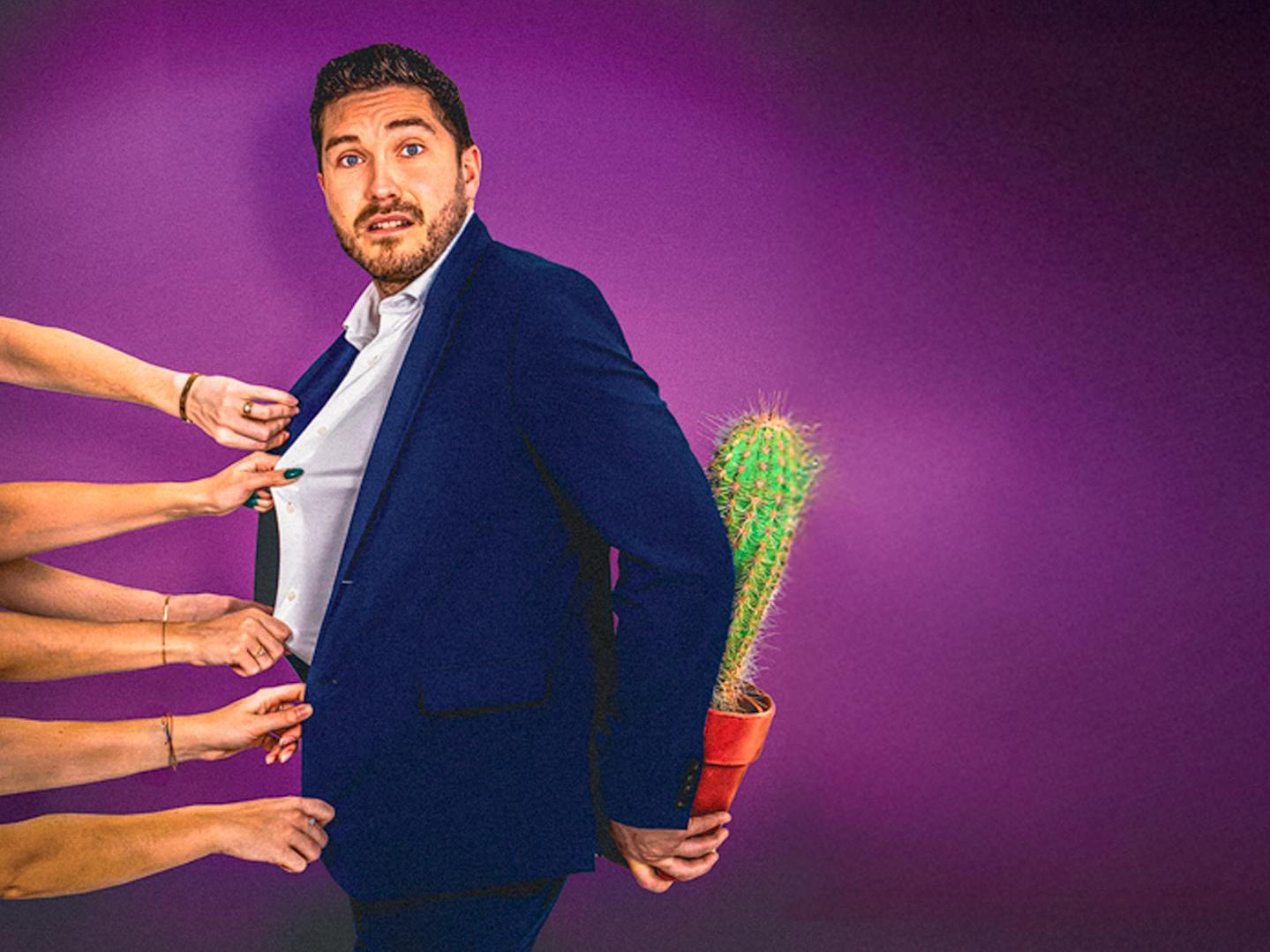 Thijs Lindhout, Promotiebeeld van Thijs Lindhout met een cactus achter zijn rug terwijl handen aan zijn jas trekken