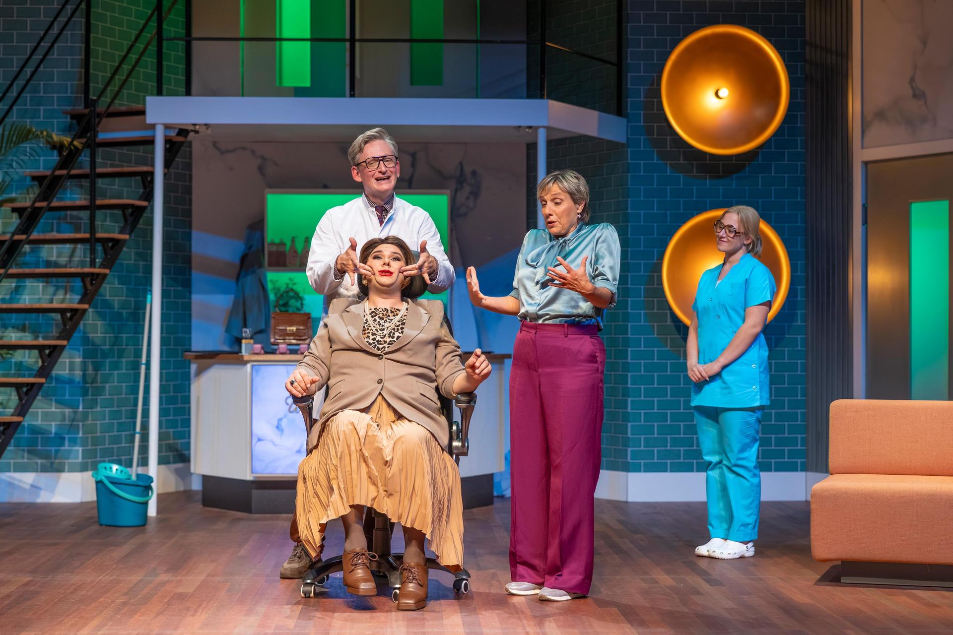 scenebeelden van de voorstelling Dubbel Op