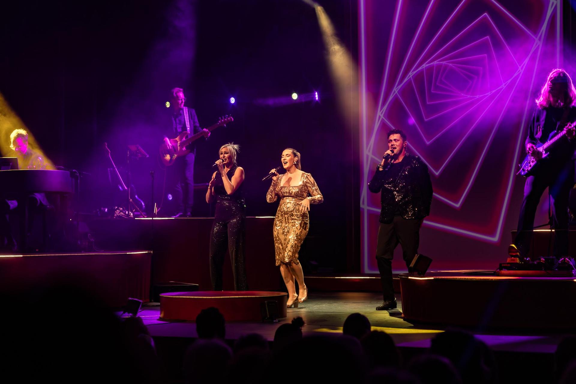 scenefoto's van The Power of Love