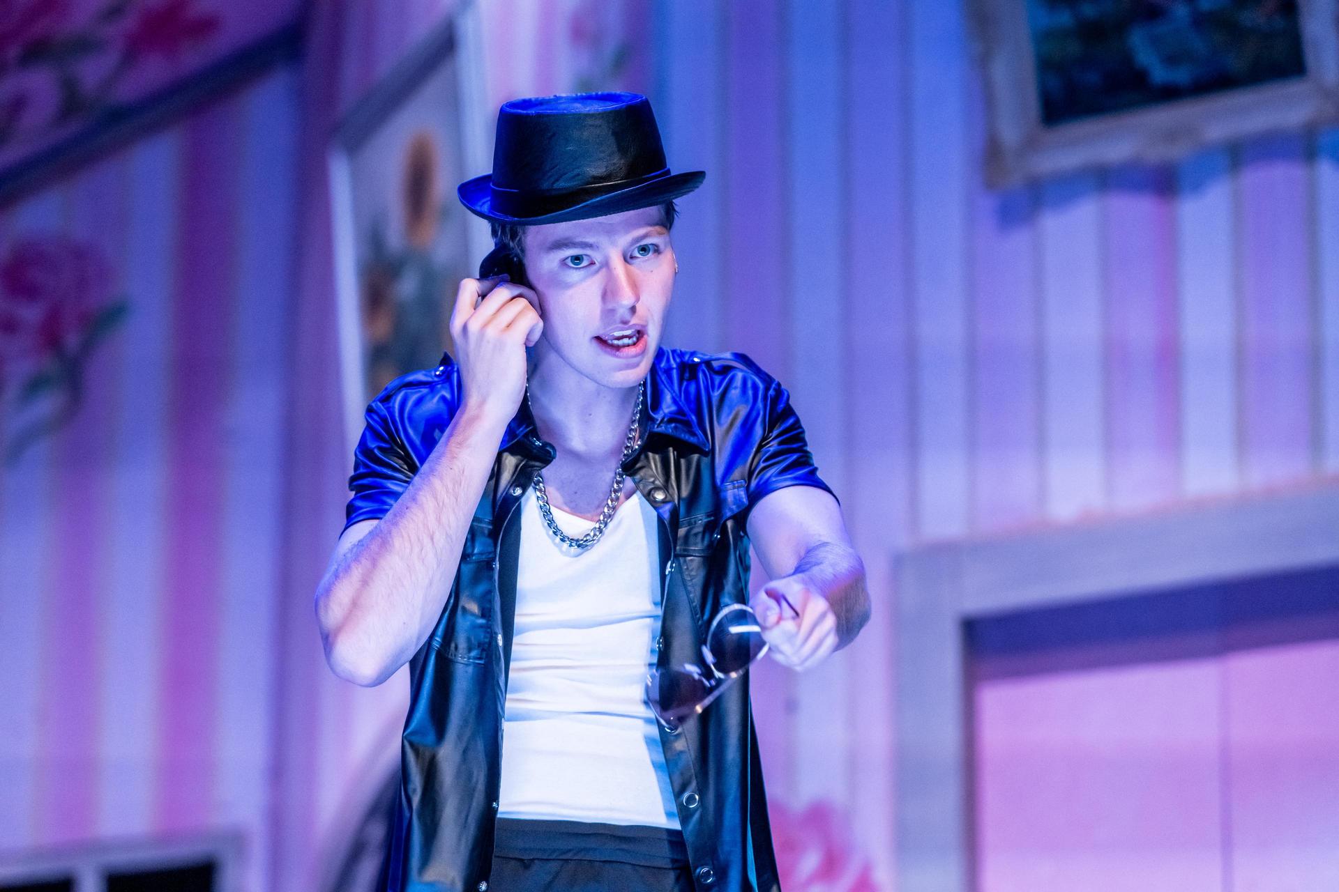 scènebeelden Hotel vol Liefde