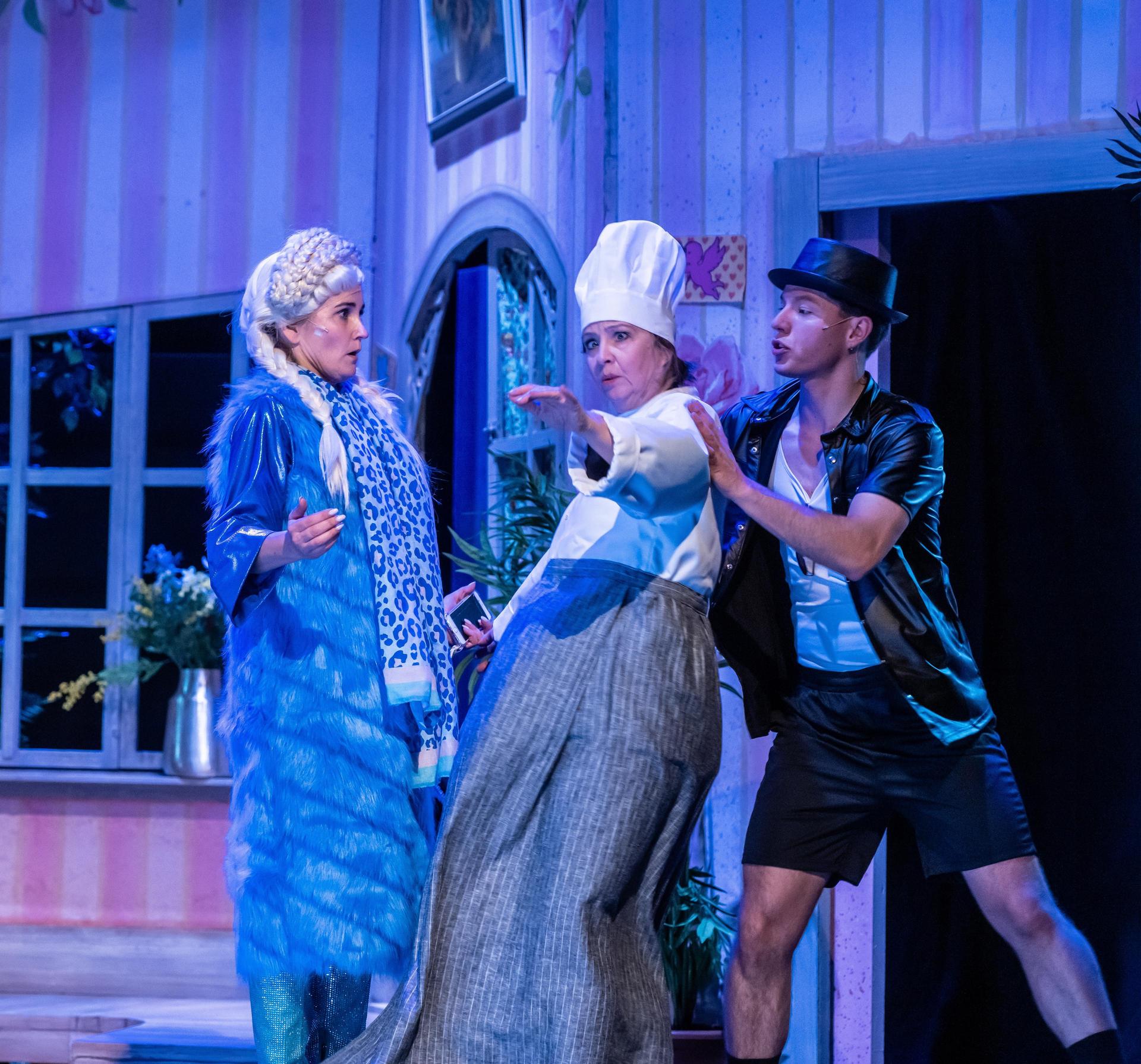 scènebeelden Hotel vol Liefde