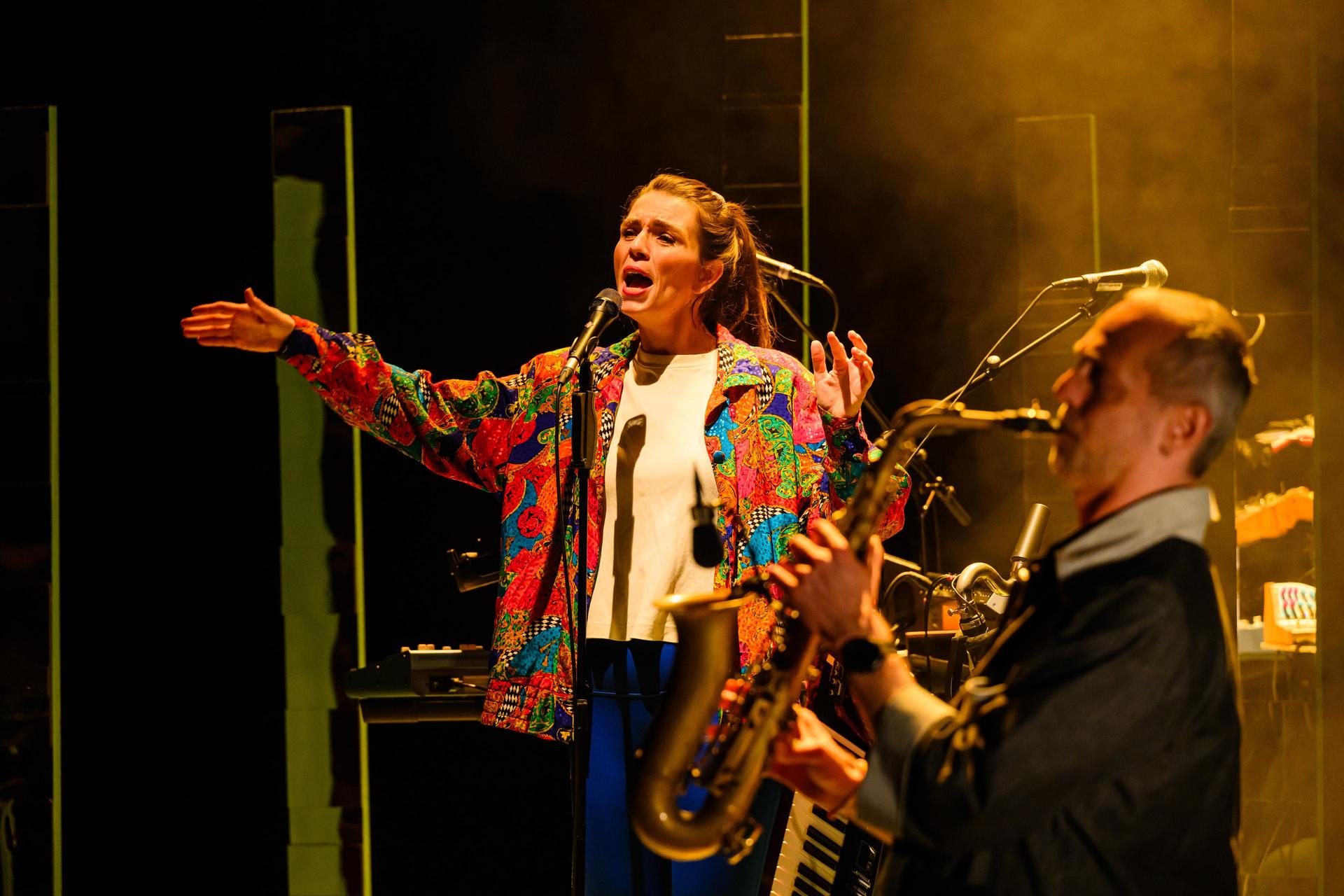 scènefoto van Louise Korthals op het podium