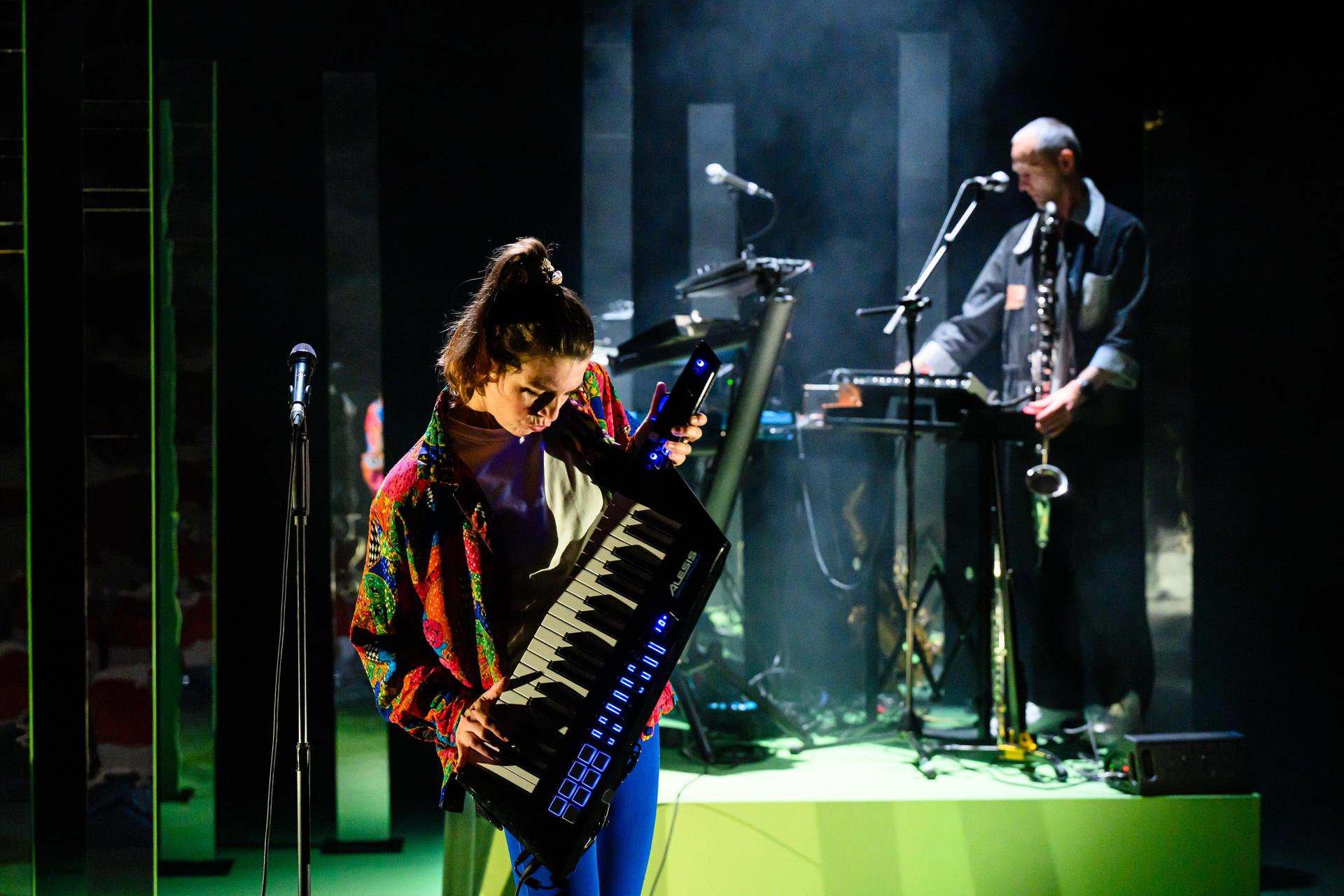 scènefoto van Louise Korthals op het podium