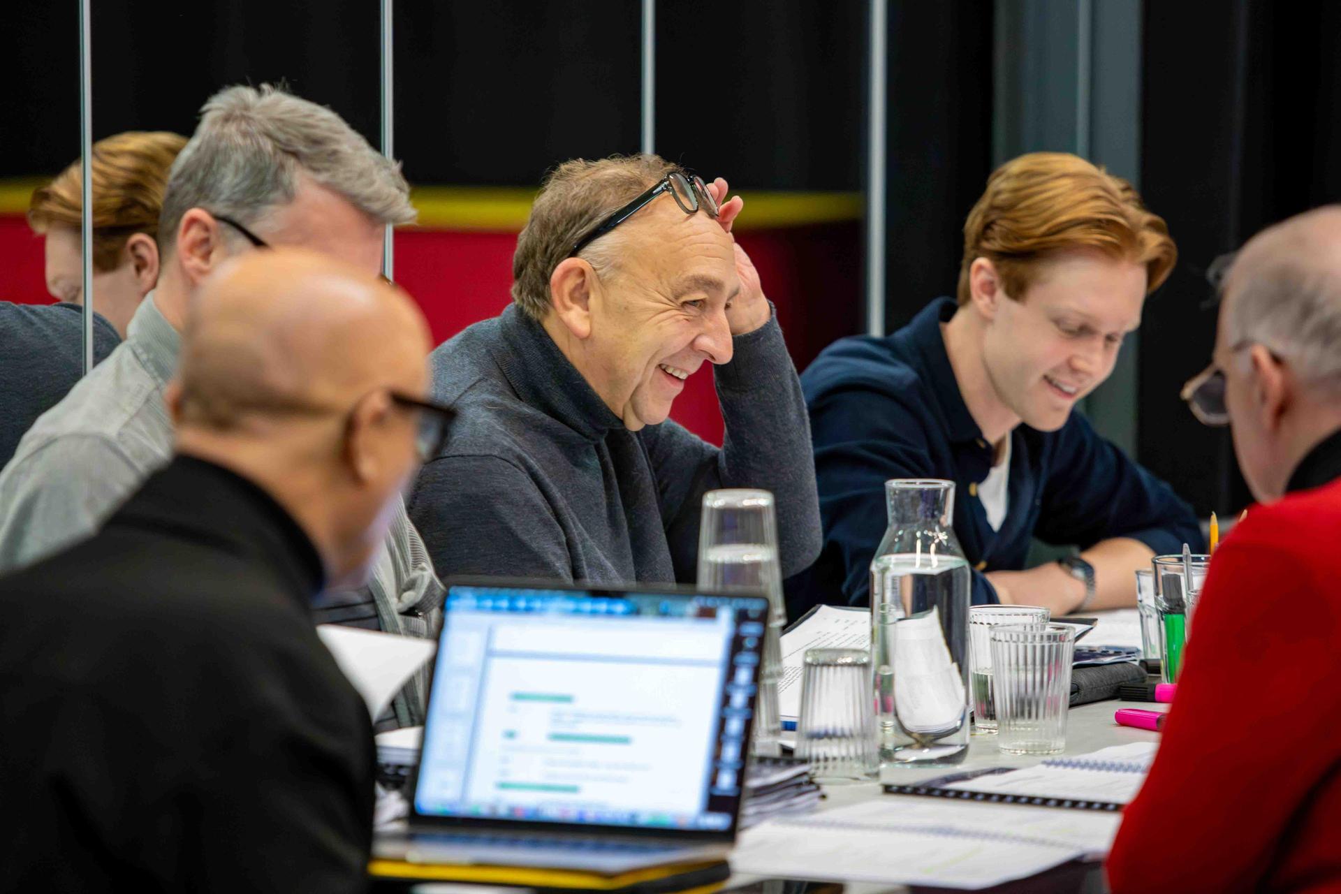 taartfotomoment Ons Pap wil bij de revue