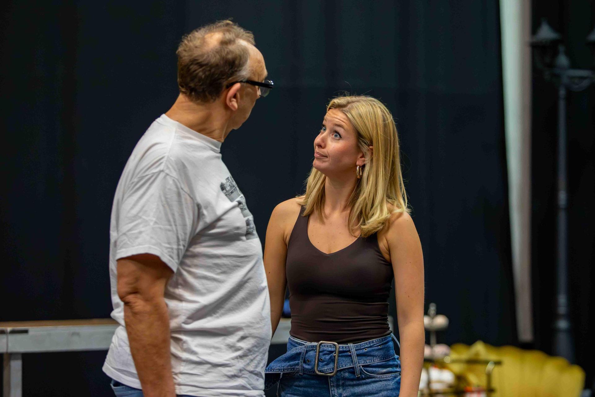 taartfotomoment Ons Pap wil bij de revue