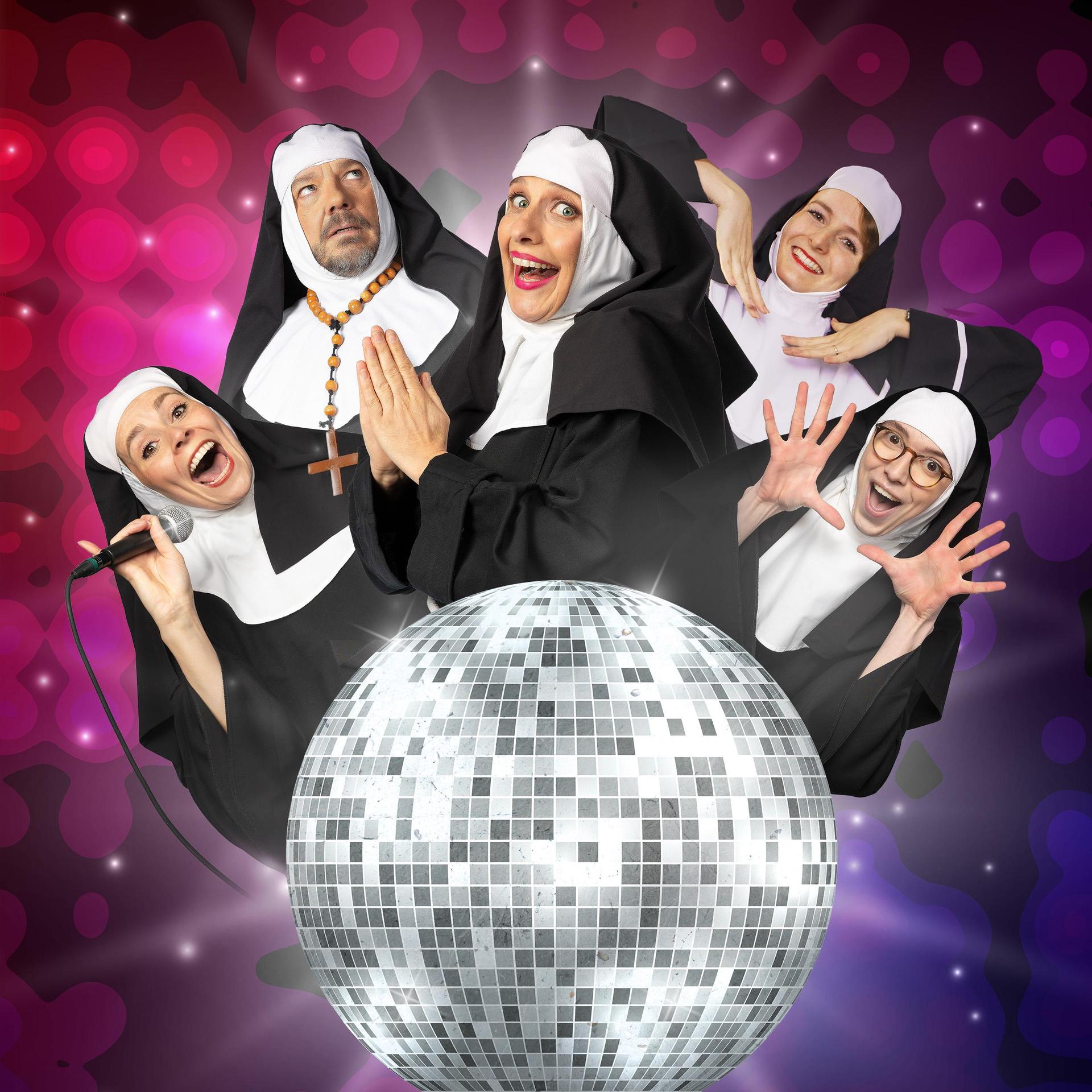 Nonsens, Promotiebeeld Nonsens met alle 5 de acteurs verkleed als non boven een discobol