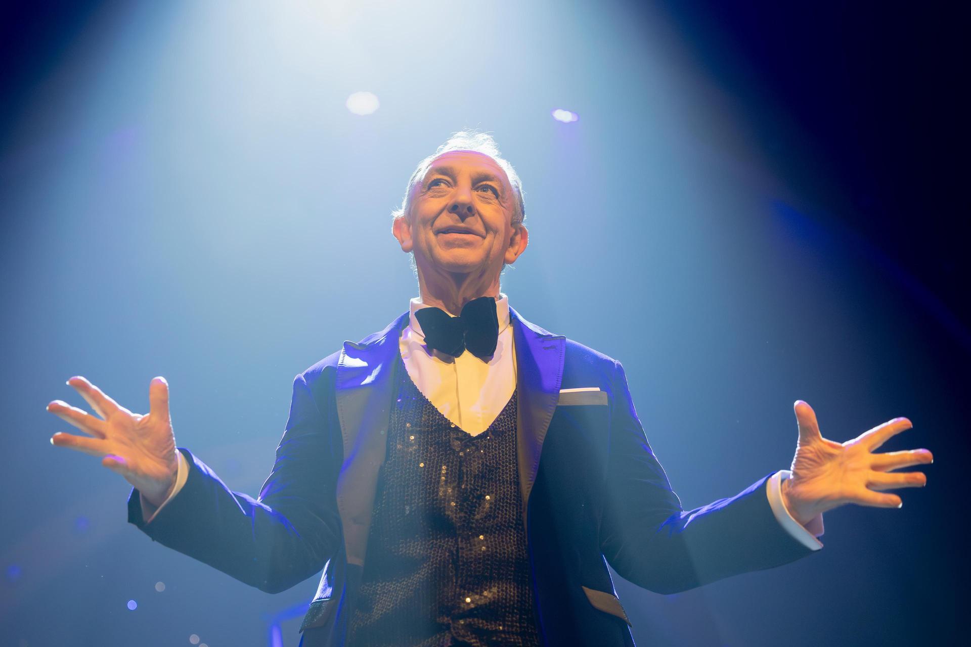 scènefoto ons pap wil bij de revue