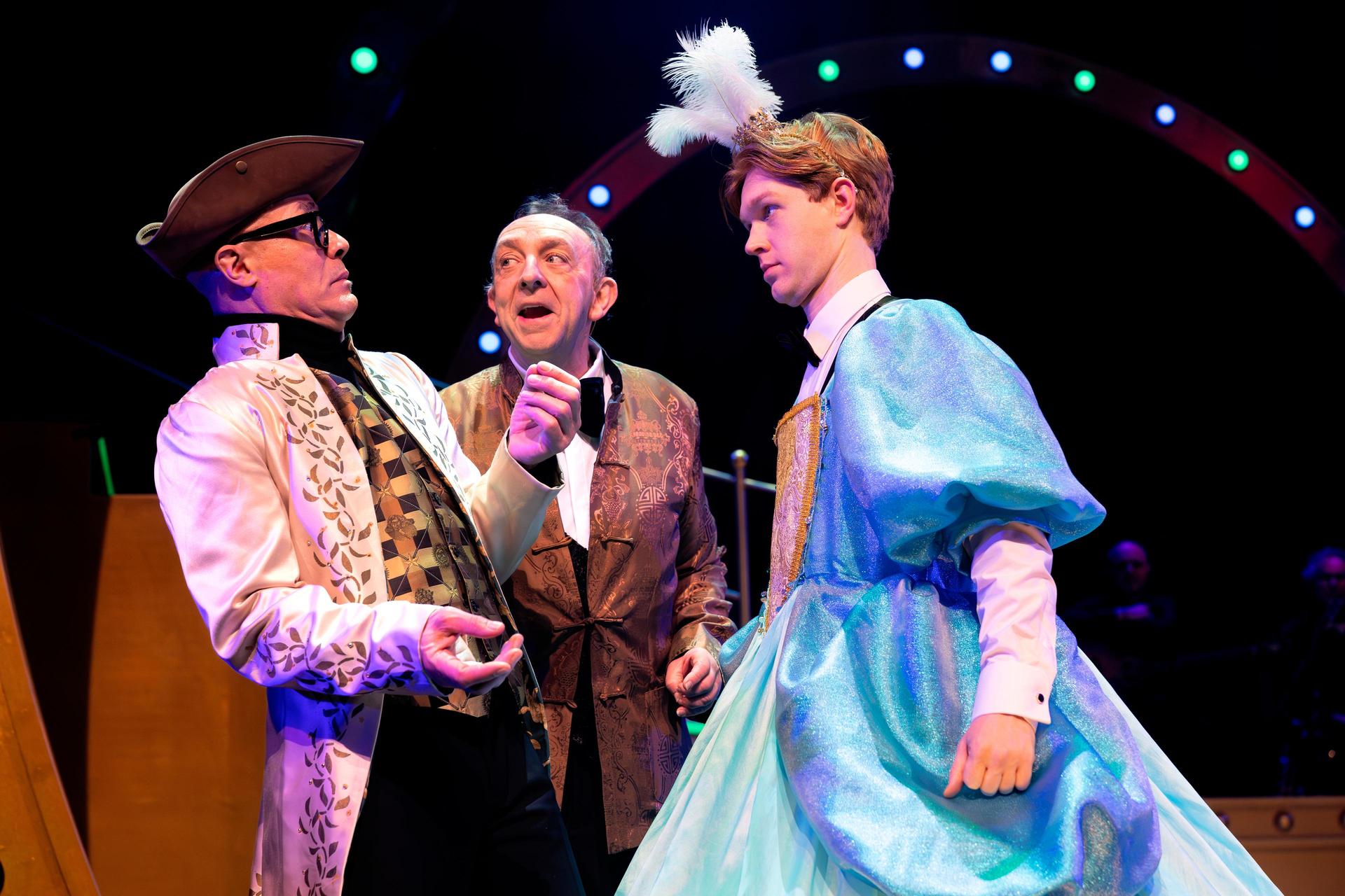 scènefoto ons pap wil bij de revue