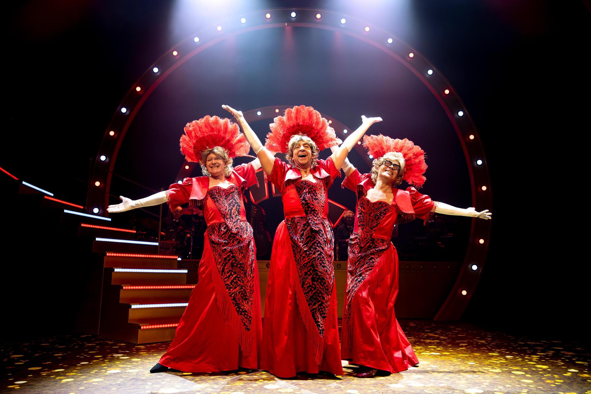 scènefoto ons pap wil bij de revue