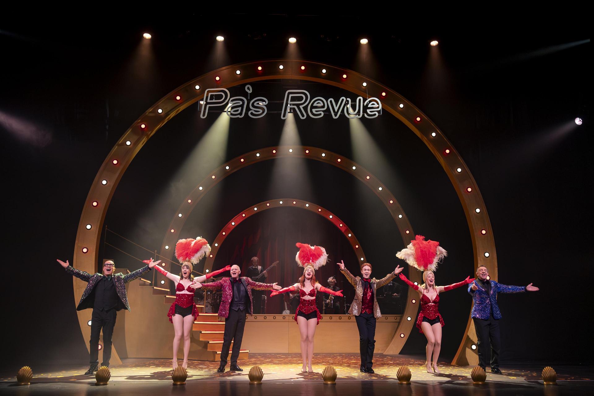 scènefoto ons pap wil bij de revue