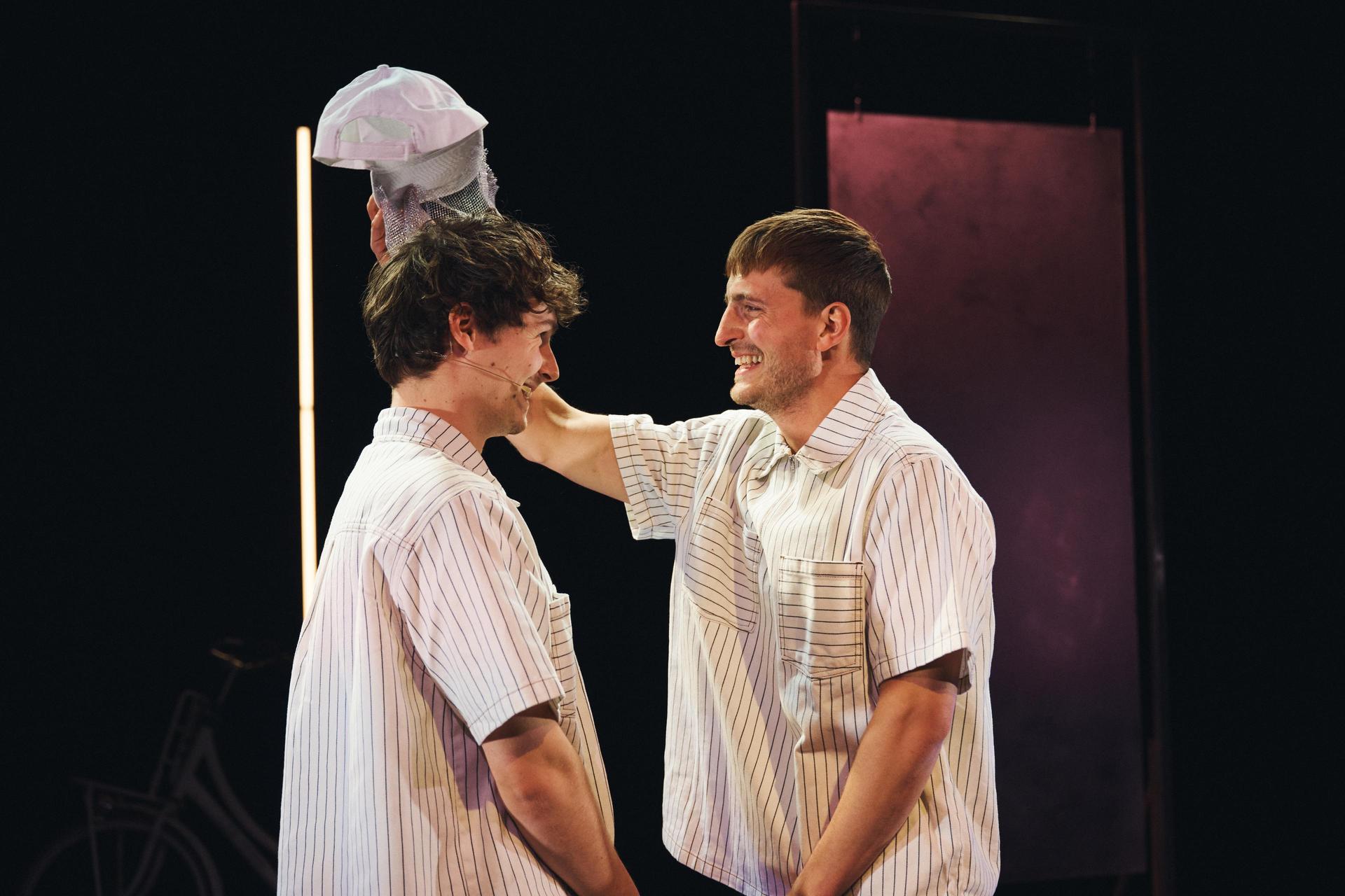 Scènefoto bij Bro's