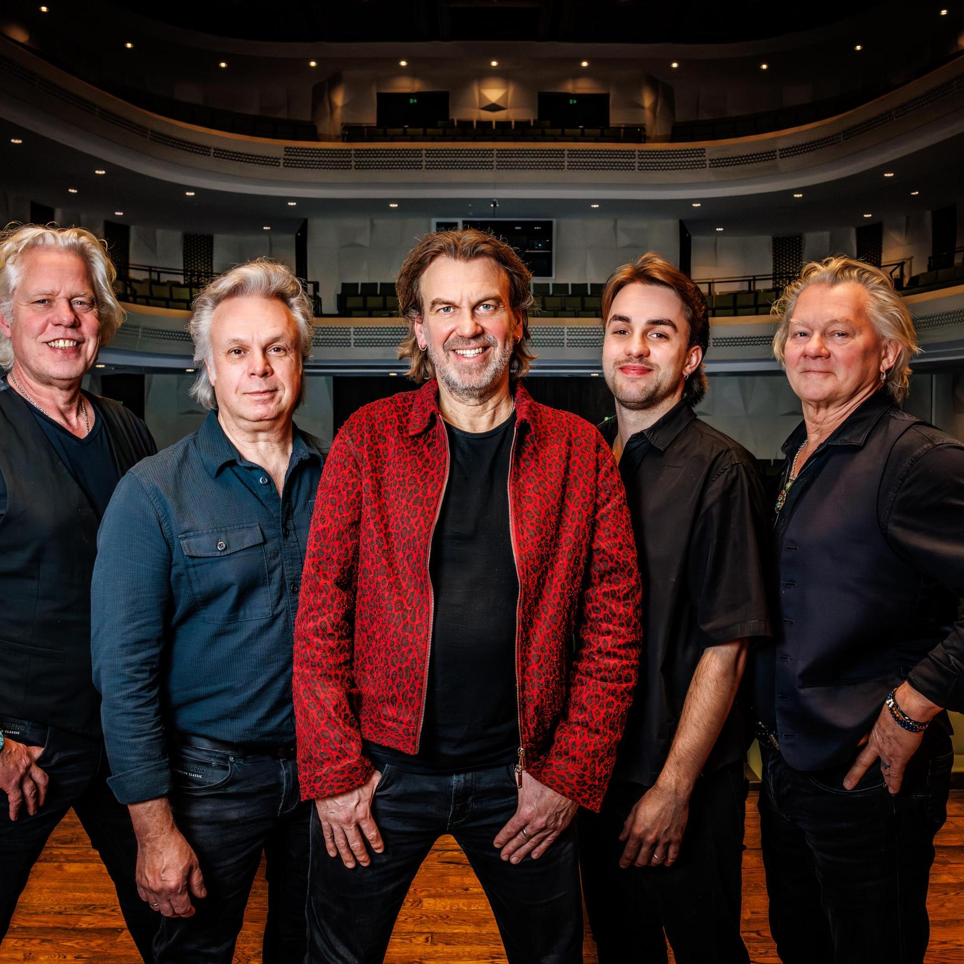 Coming on Strong, Promobeeld Coming On Strong