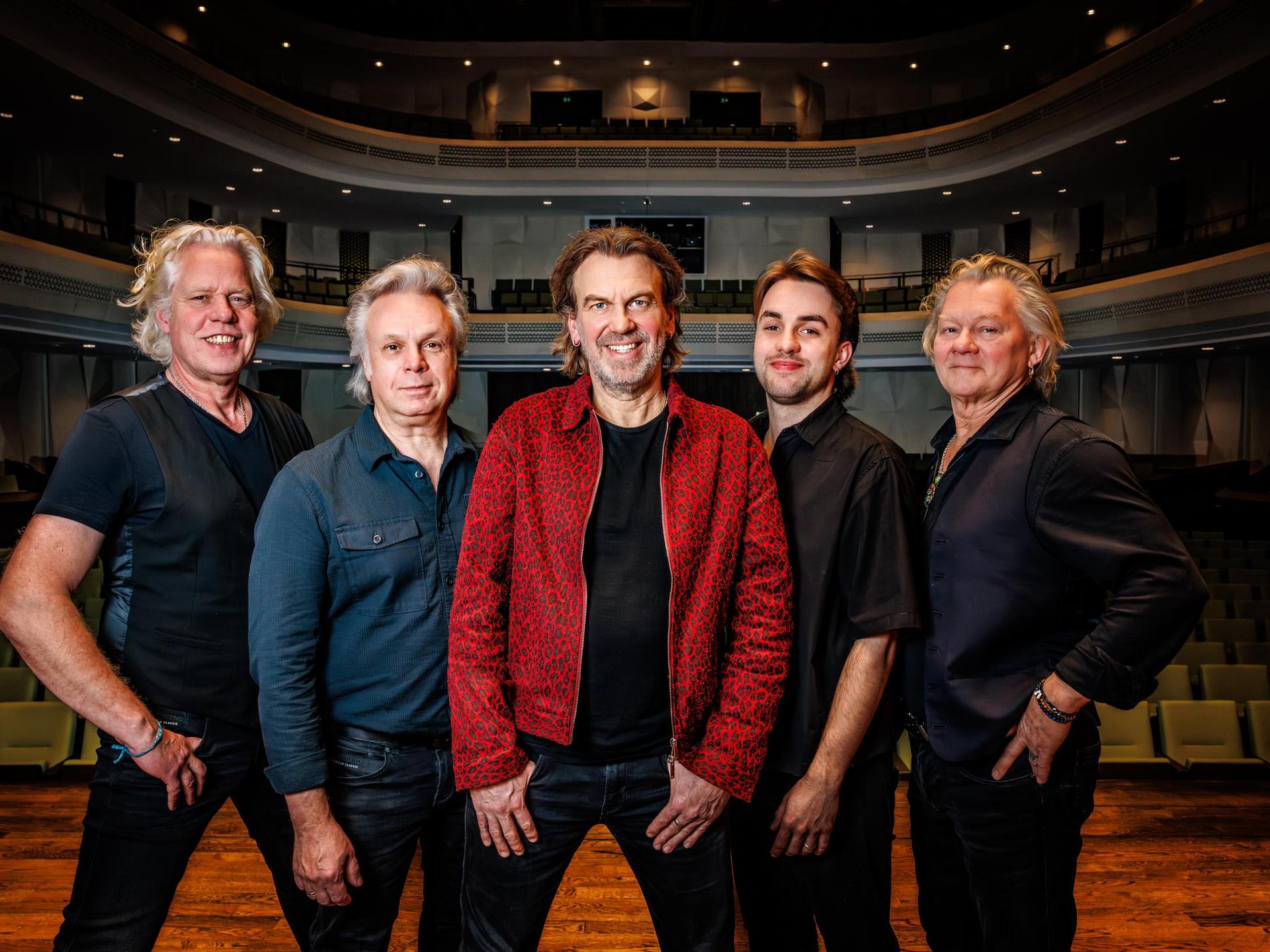 Coming on Strong, Promobeeld Coming On Strong